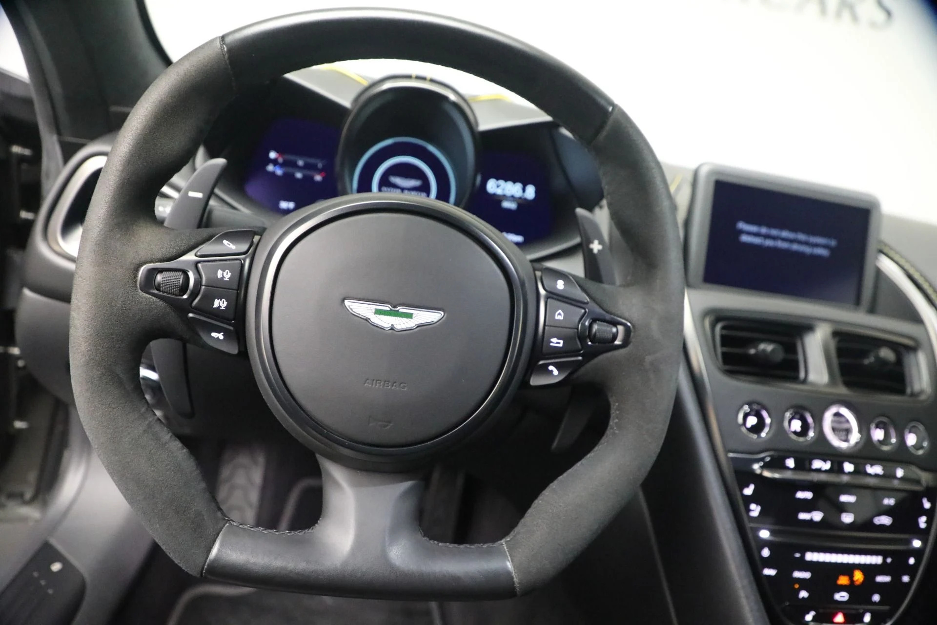 mph019_1329557059_Used_2019_Aston_Martin_DBS_Superleggera_1766529169_f64999dc11