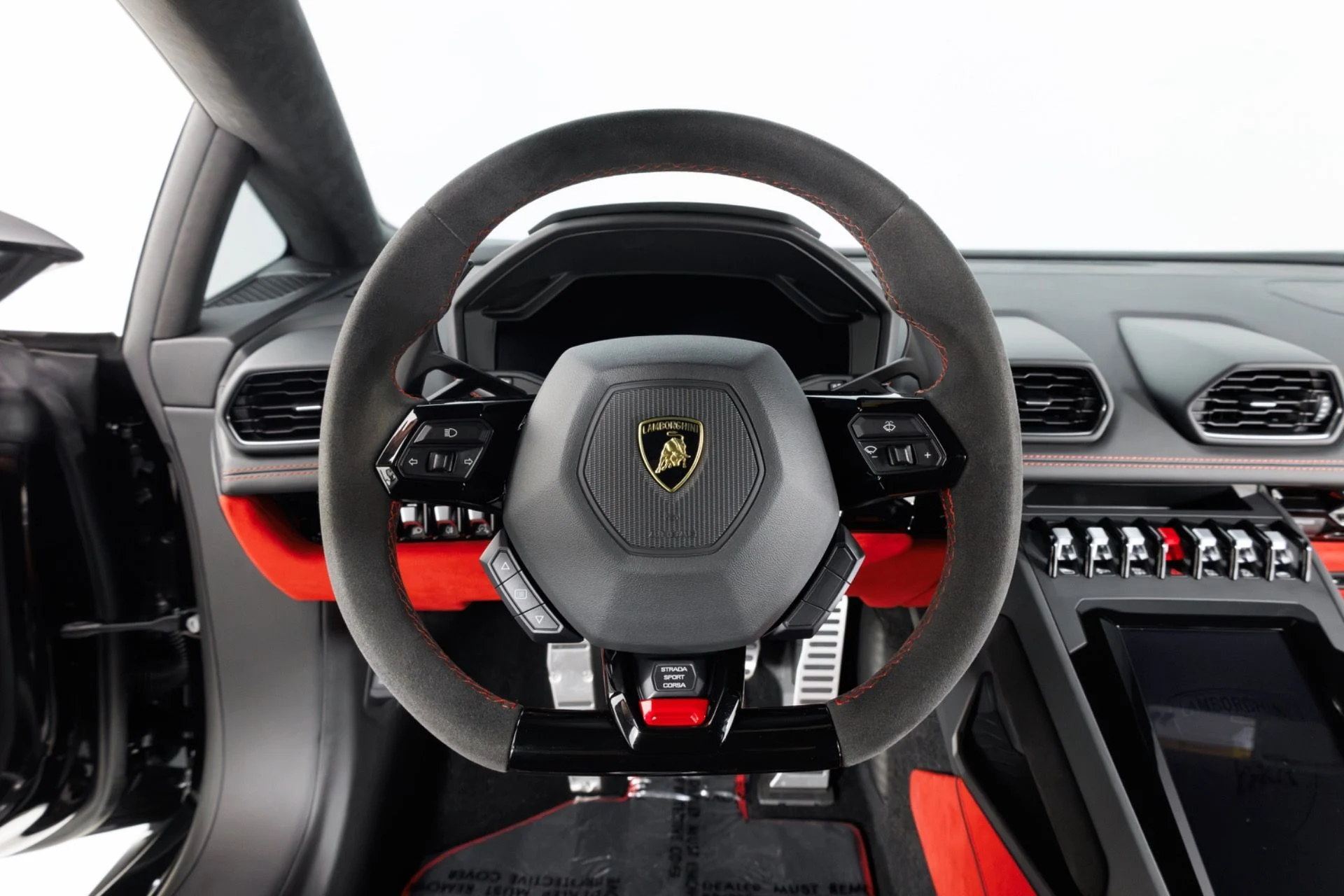 mph019_1340422360_Used_2023_Lamborghini_Huracan_EVO_1790005620_bd8fa2cf3b