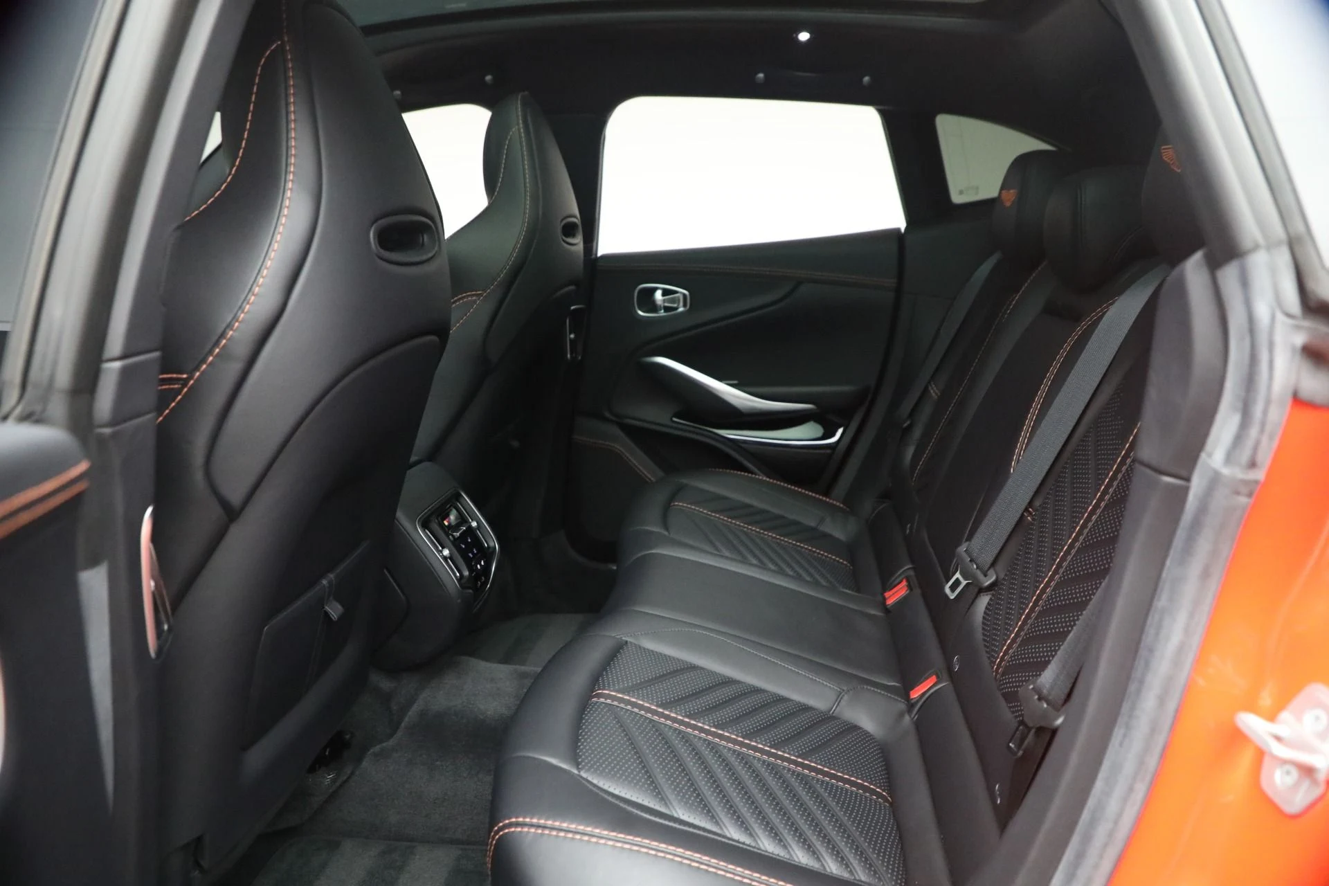 mph019_1341422965_Used_2023_Aston_Martin_DBX_707_1764179397_2b9b940d9a