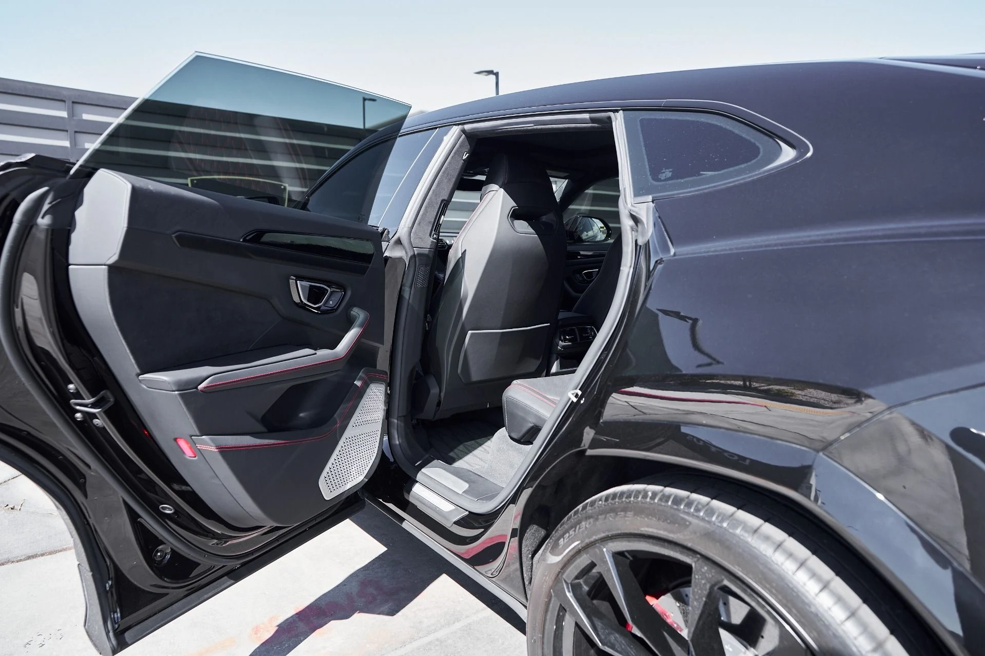 mph019_1342978718_Used_2021_Lamborghini_Urus_Base_1759523184_f047320eac