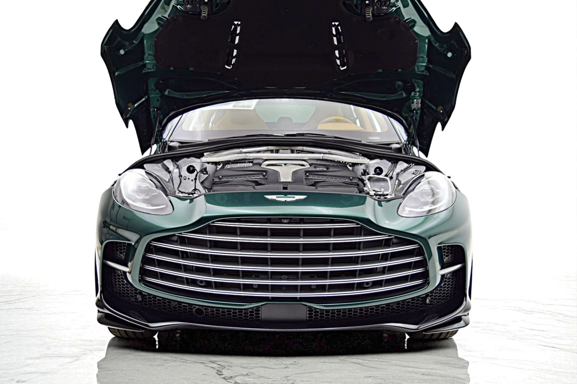 mph019_1343521417_New_2025_Aston_Martin_DBX_707_8dc1f637be
