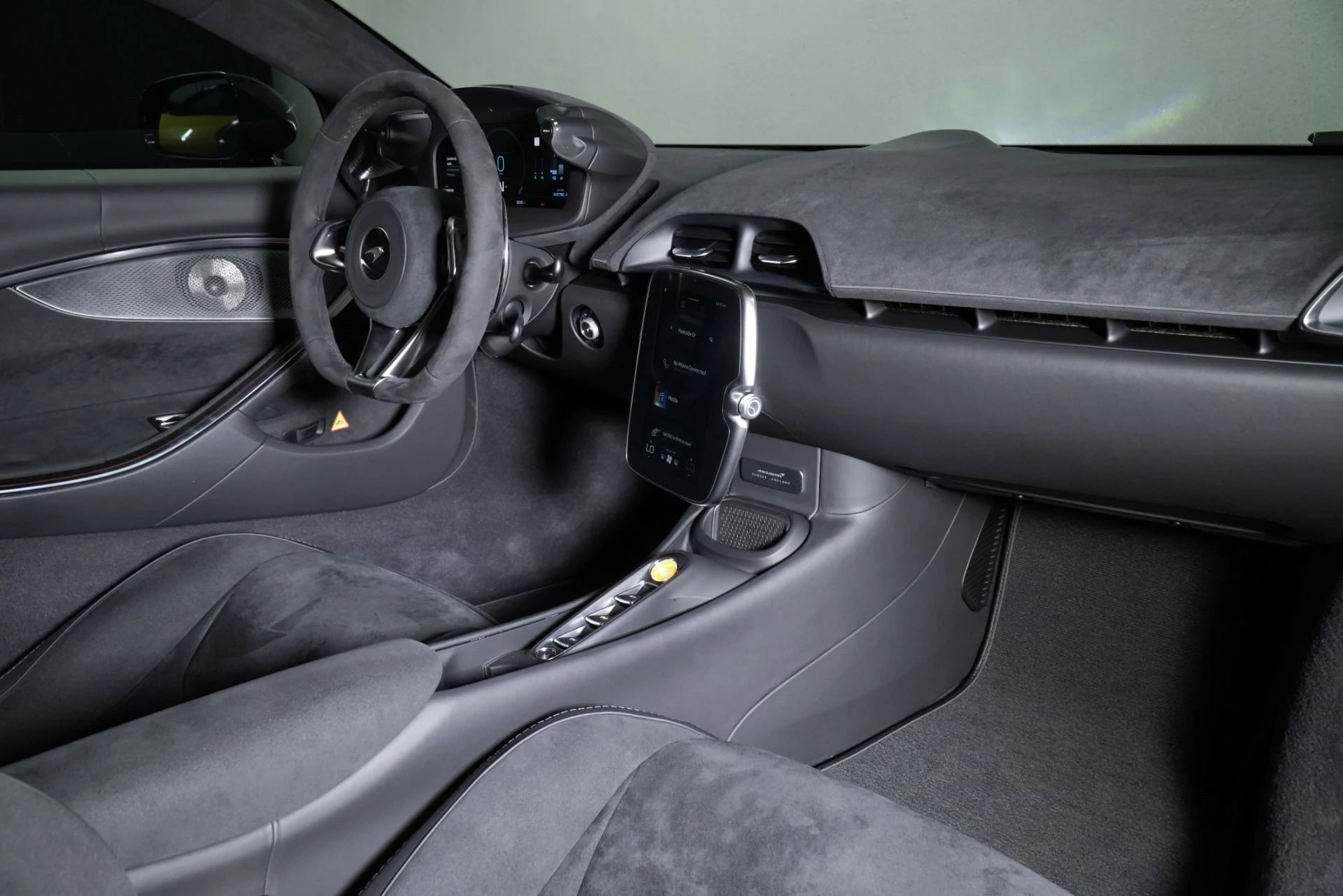 mph019_1344415323_Used_2025_Mc_Laren_Artura_1760457581_e3843ee8eb