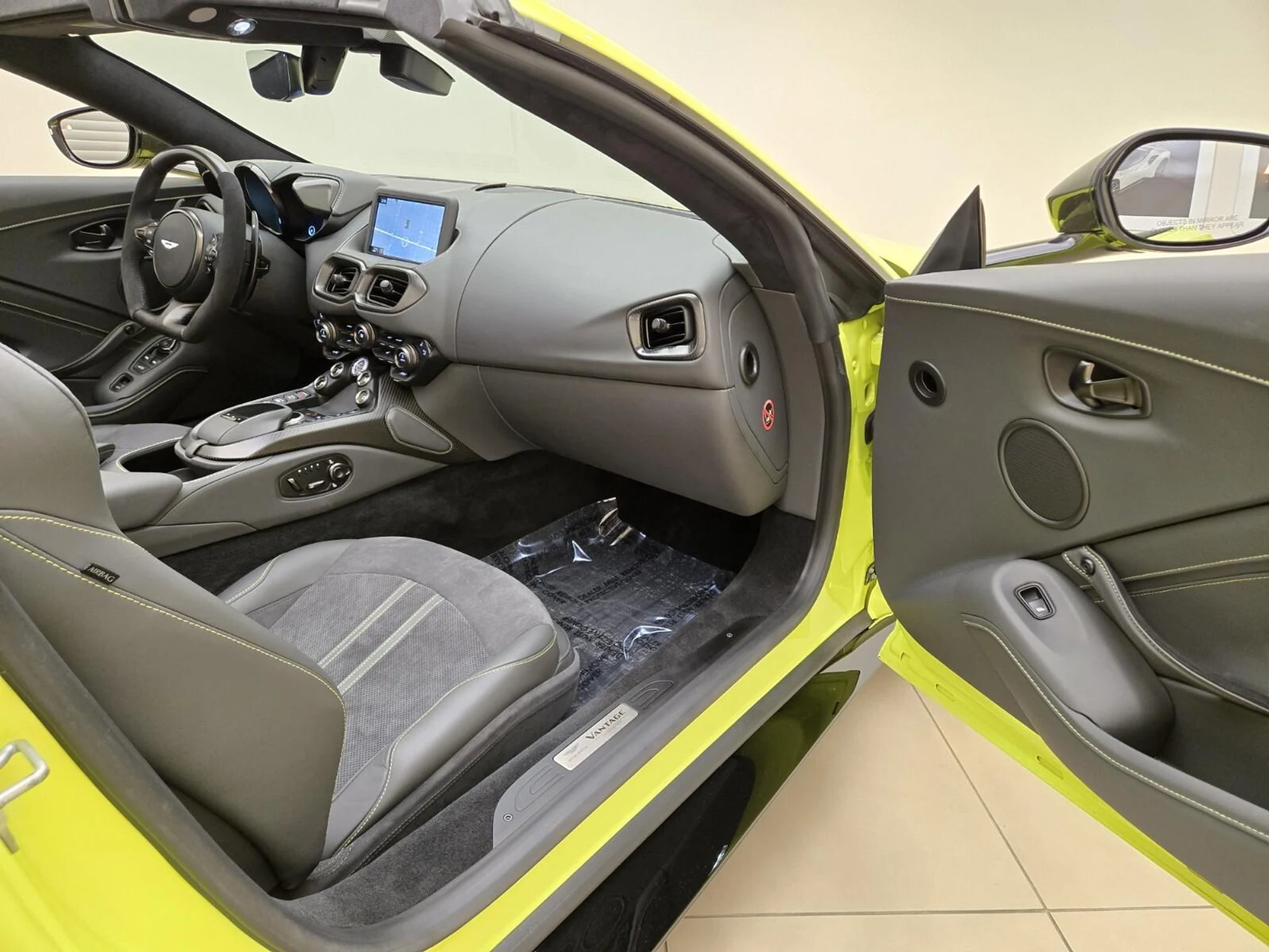 mph019_1345926280_Used_2023_Aston_Martin_Vantage_1762849148_8acece9141