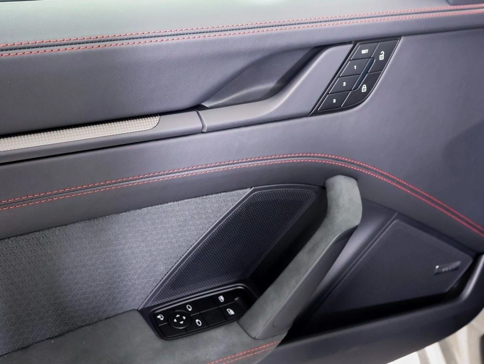 mph019_1346420738_f25835af49214415efedda4e34f971f1x_f51474d663