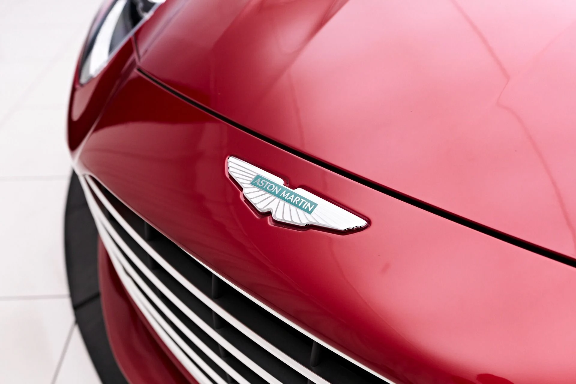 mph019_1349441698_Used_2024_Aston_Martin_DB_12_1756329442_8e90771294
