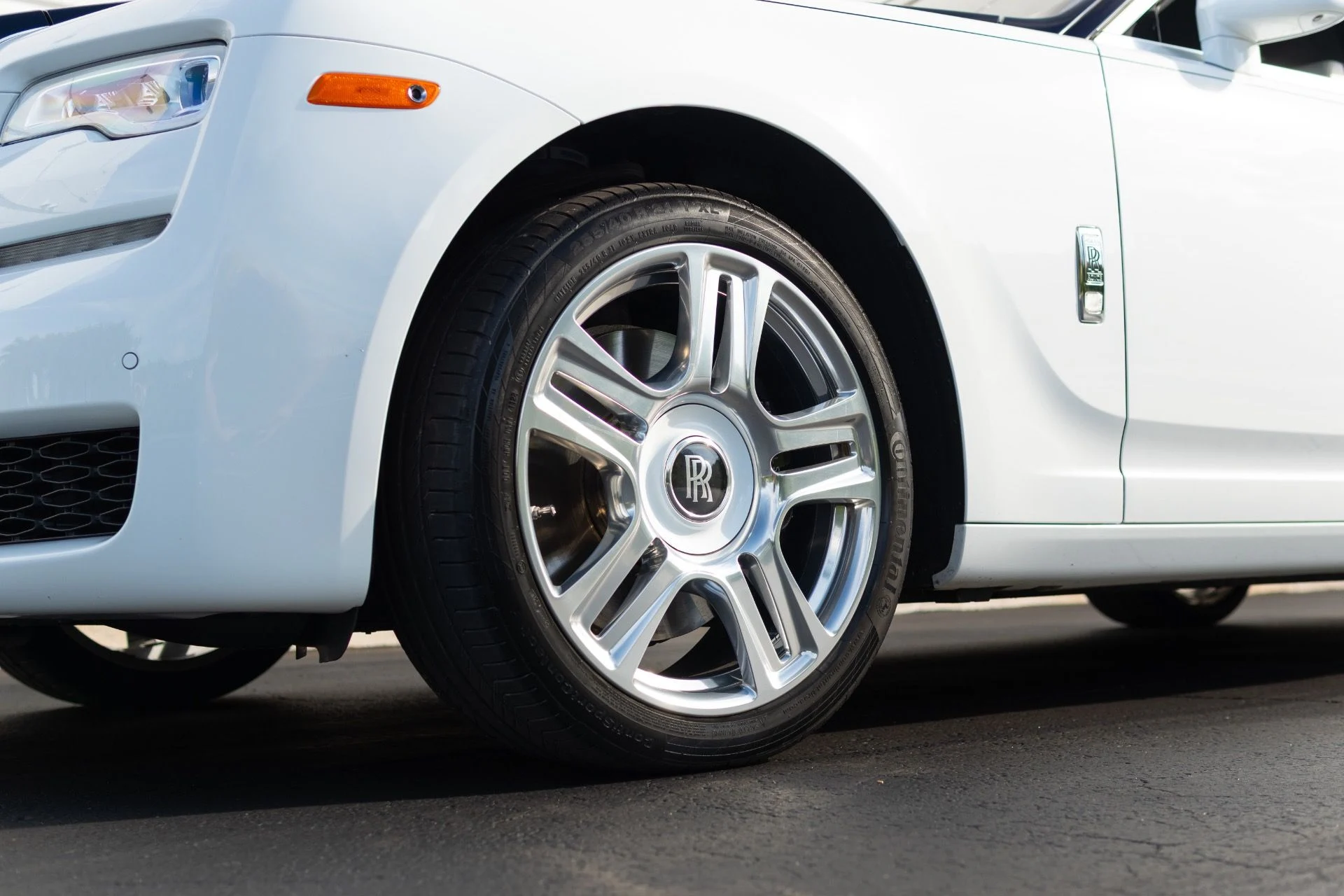 mph019_1350766581_Used_2018_Rolls_Royce_Ghost_1765824060_b6c71f14e7