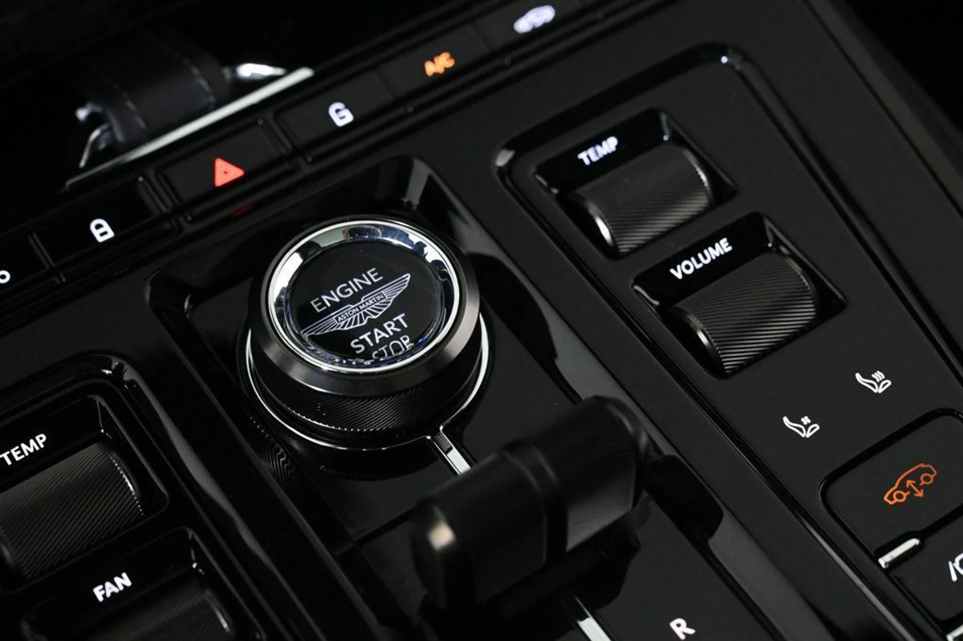mph019_1355560474_new_2026_aston_martin_dbx_707awd_11350_22992947_20_1024_9332ebd7ab