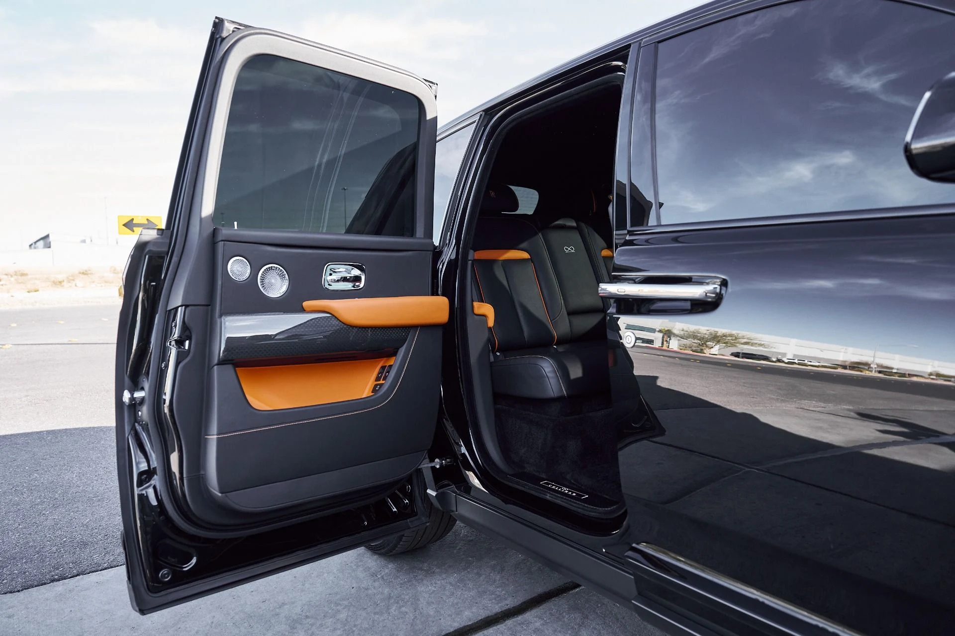 mph019_139892390_Used_2022_Rolls_Royce_Cullinan_Black_Badge_1768359467_2bc00daddd