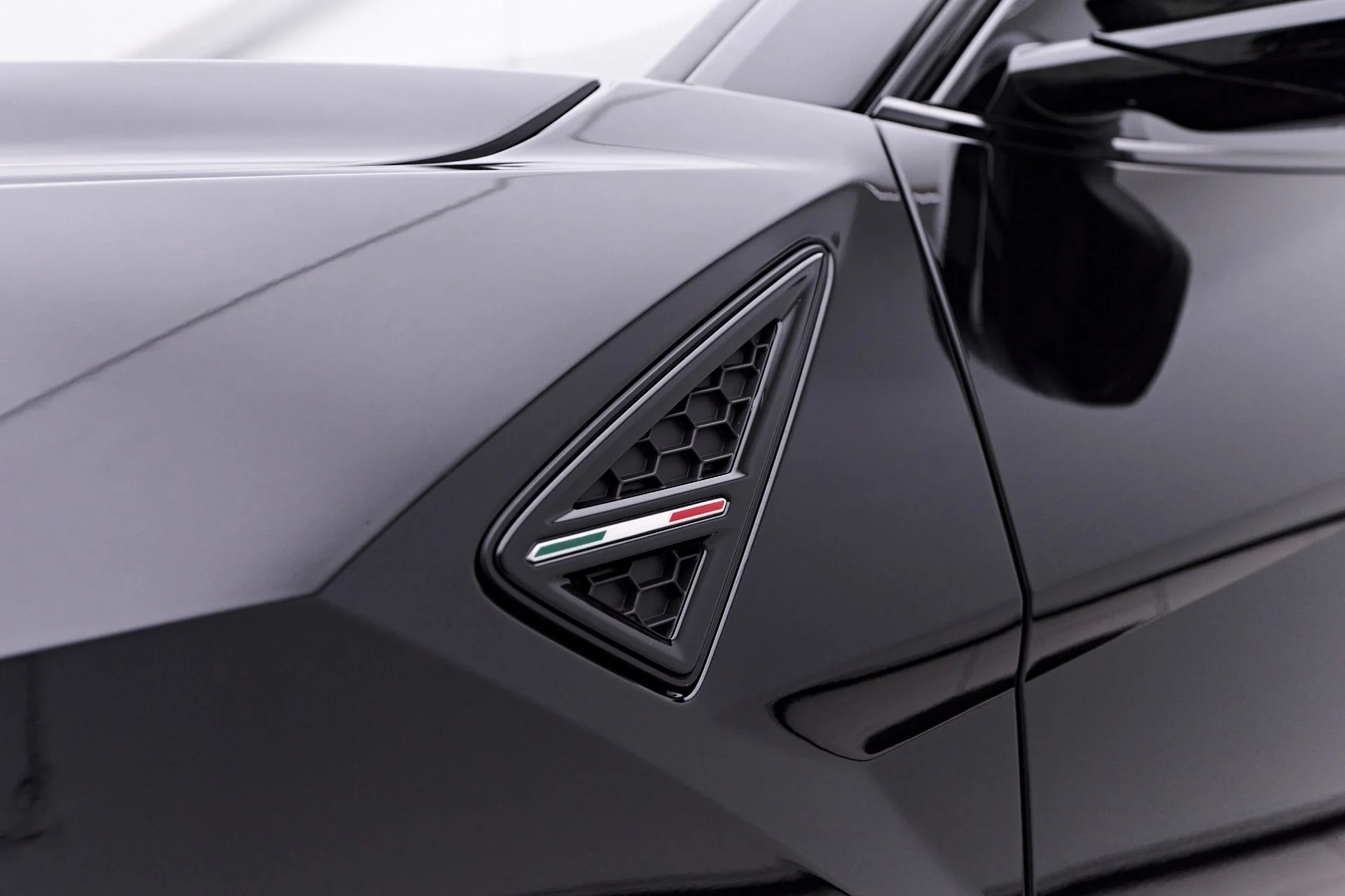 mph019_1402352802_Used_2024_Lamborghini_Urus_S_1759191669_b0d7ac67d1