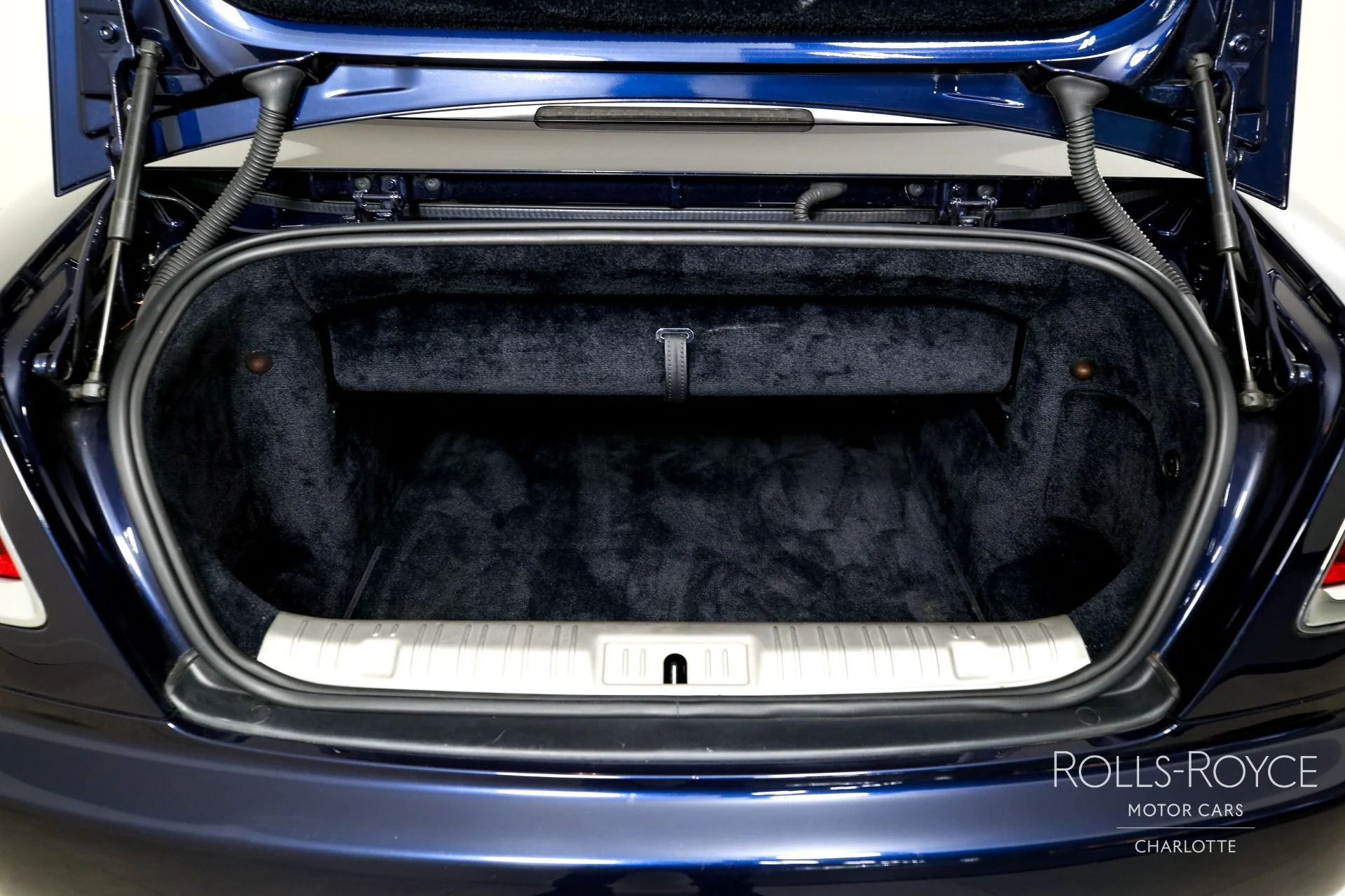 mph019_1428703663_Used_2017_Rolls_Royce_Dawn_1702592484_fb9f5b2db9