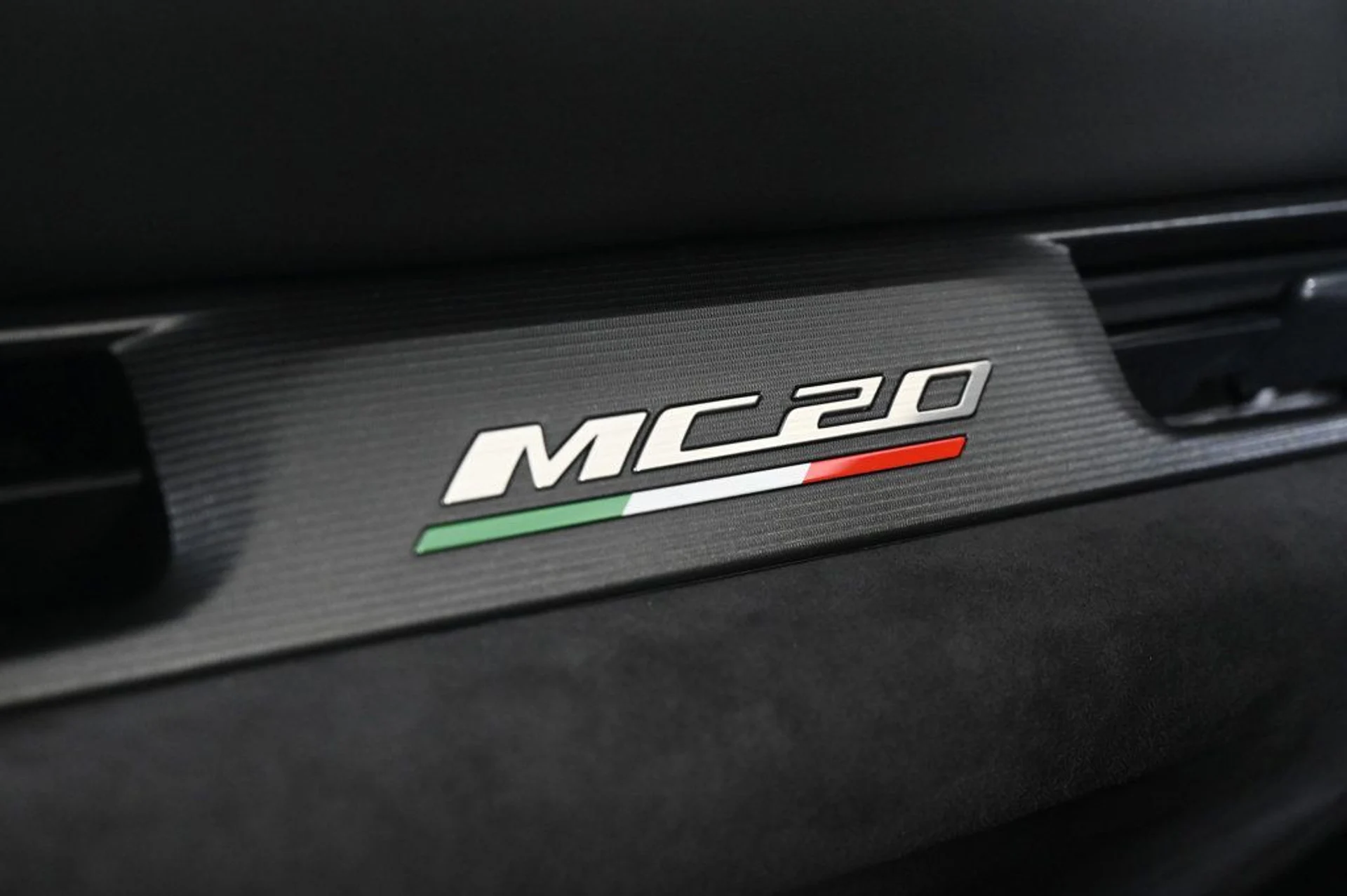 mph019_1432856949_used_2022_maserati_mc20_base_11350_22957730_19_1024_1f34d3b839