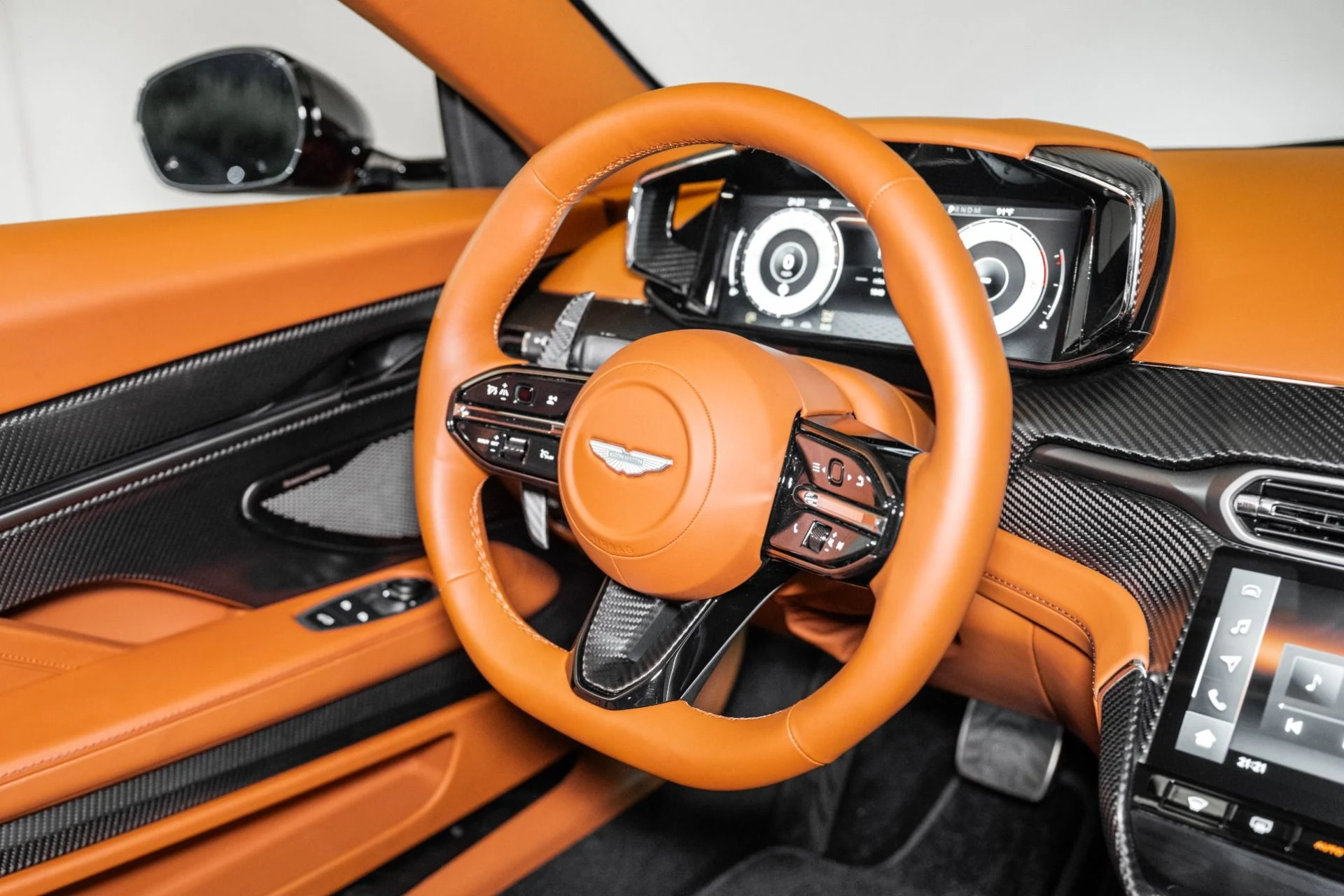 mph019_1442185676_Used_2025_Aston_Martin_Vanquish_1751746222_27cfc02376