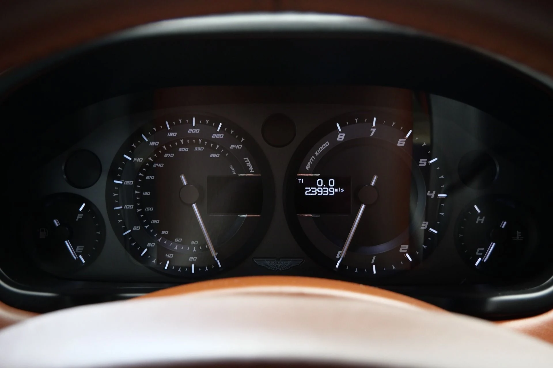 mph019_1454399599_Used_2014_Aston_Martin_Vanquish_Hourglass_Quilting_Beautiful_Color_V12_Power_1770409354_ba6827d4c1