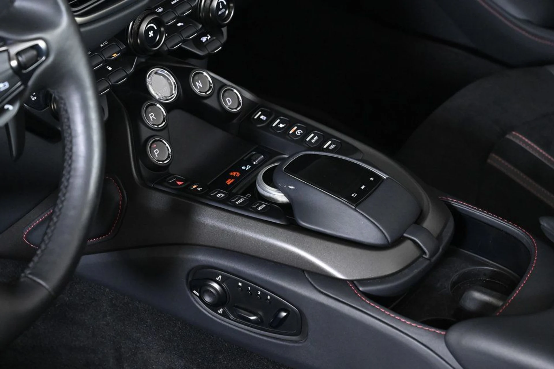 mph019_1461378348_used_2023_aston_martin_vantage_roadster_11350_22920347_19_1024_053d03ec68