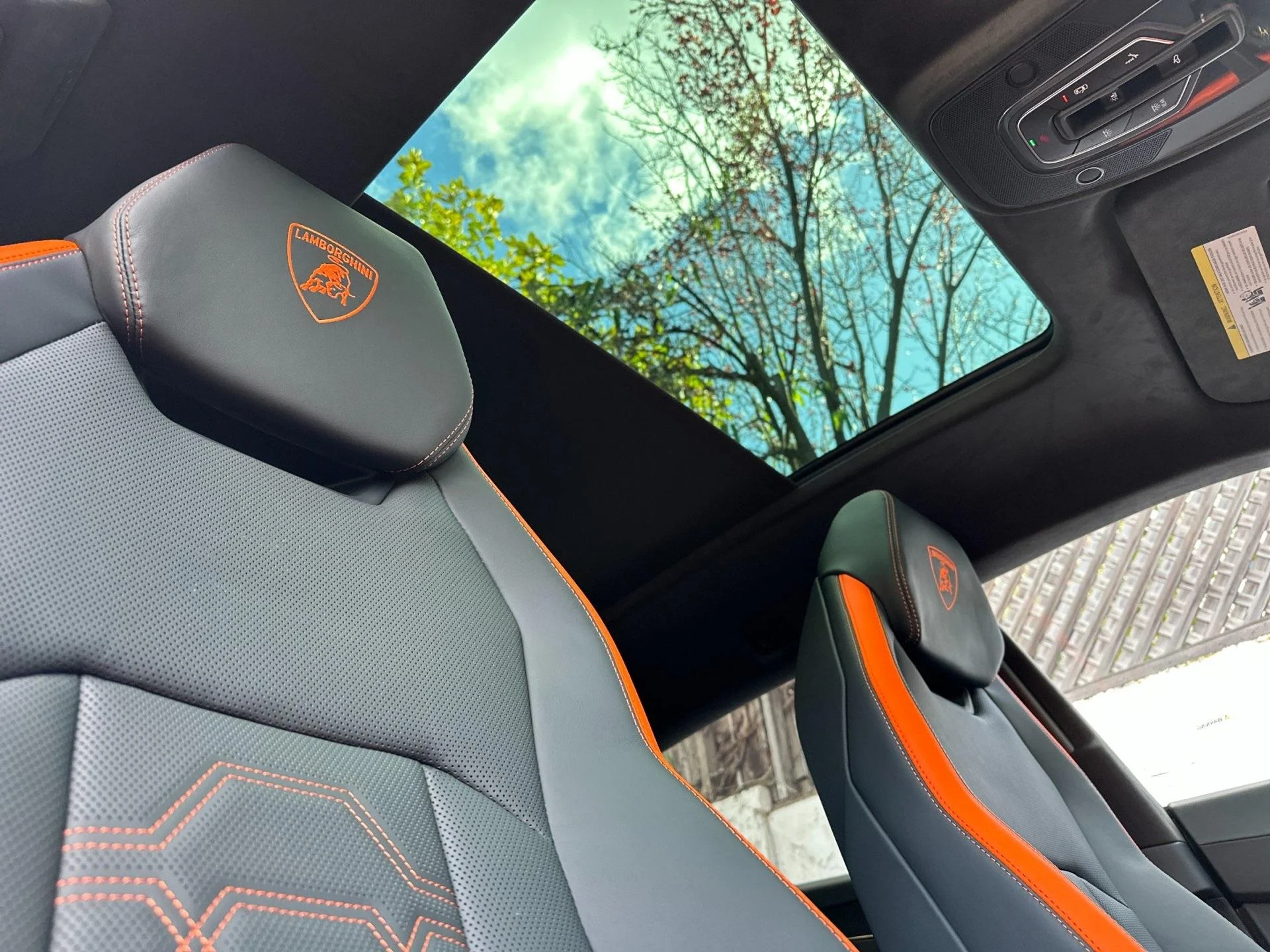 mph019_1465418451_Used_2025_Lamborghini_Urus_SE_1755160815_e9bb5922ea