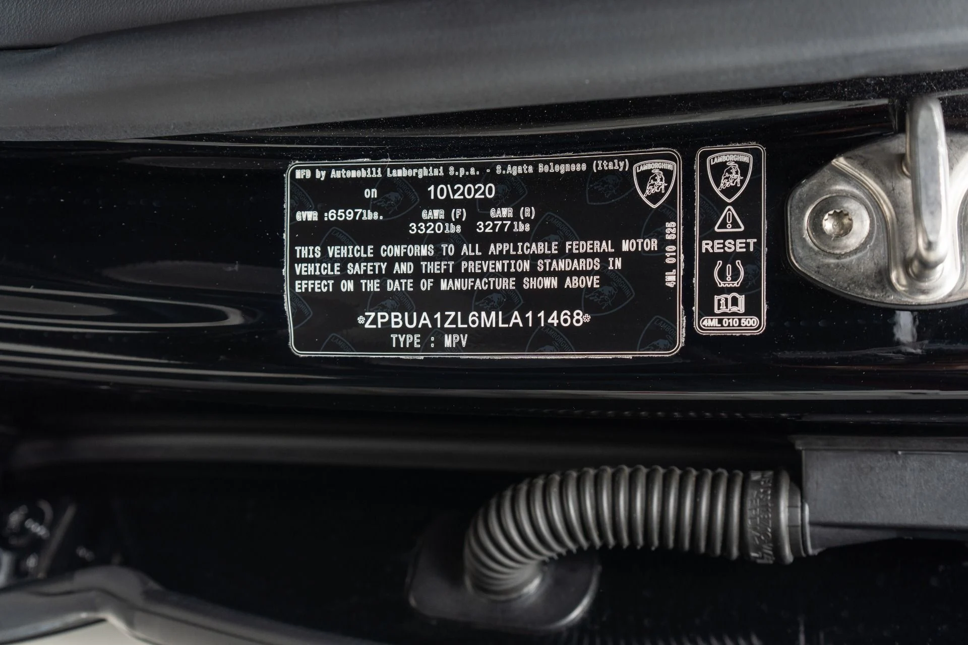 mph019_1468631638_Used_2021_Lamborghini_Urus_Q_Citura_Interior_Bang_and_Olufsen_Audio_1778530173_a736f75850