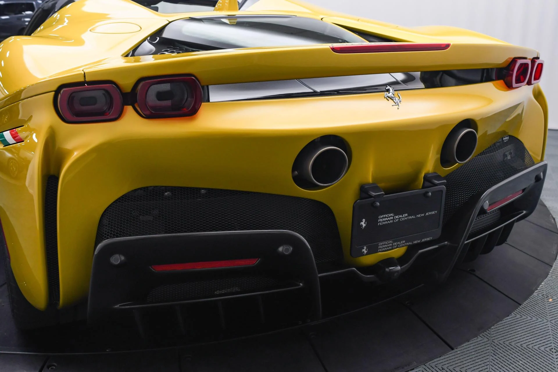 mph019_1480596922_Used_2022_Ferrari_SF_90_Spider_1755677233_6253d40ce9
