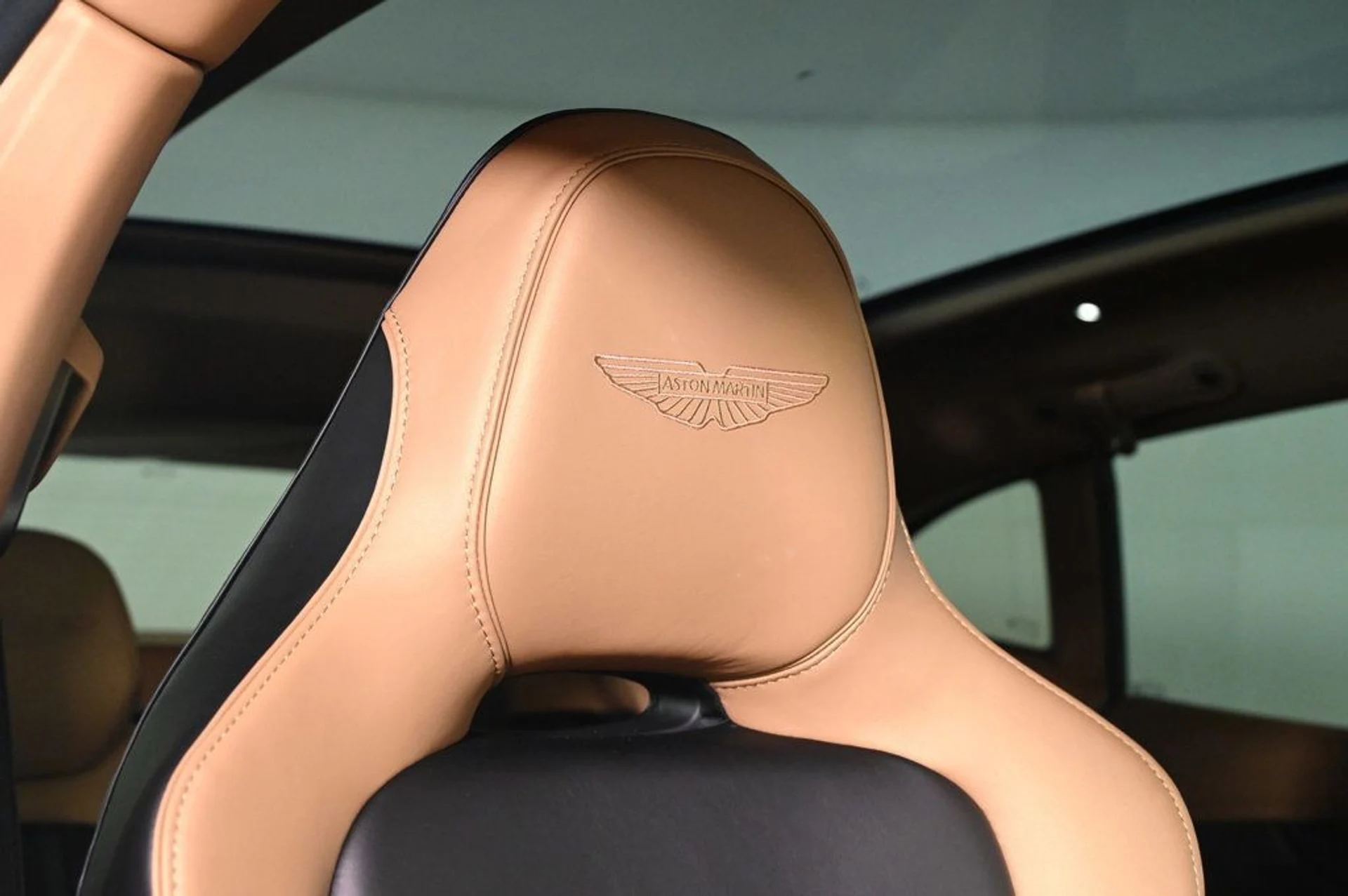 mph019_1485481827_new_2026_aston_martin_dbx_707awd_11350_22969436_19_1024_1c5198c009