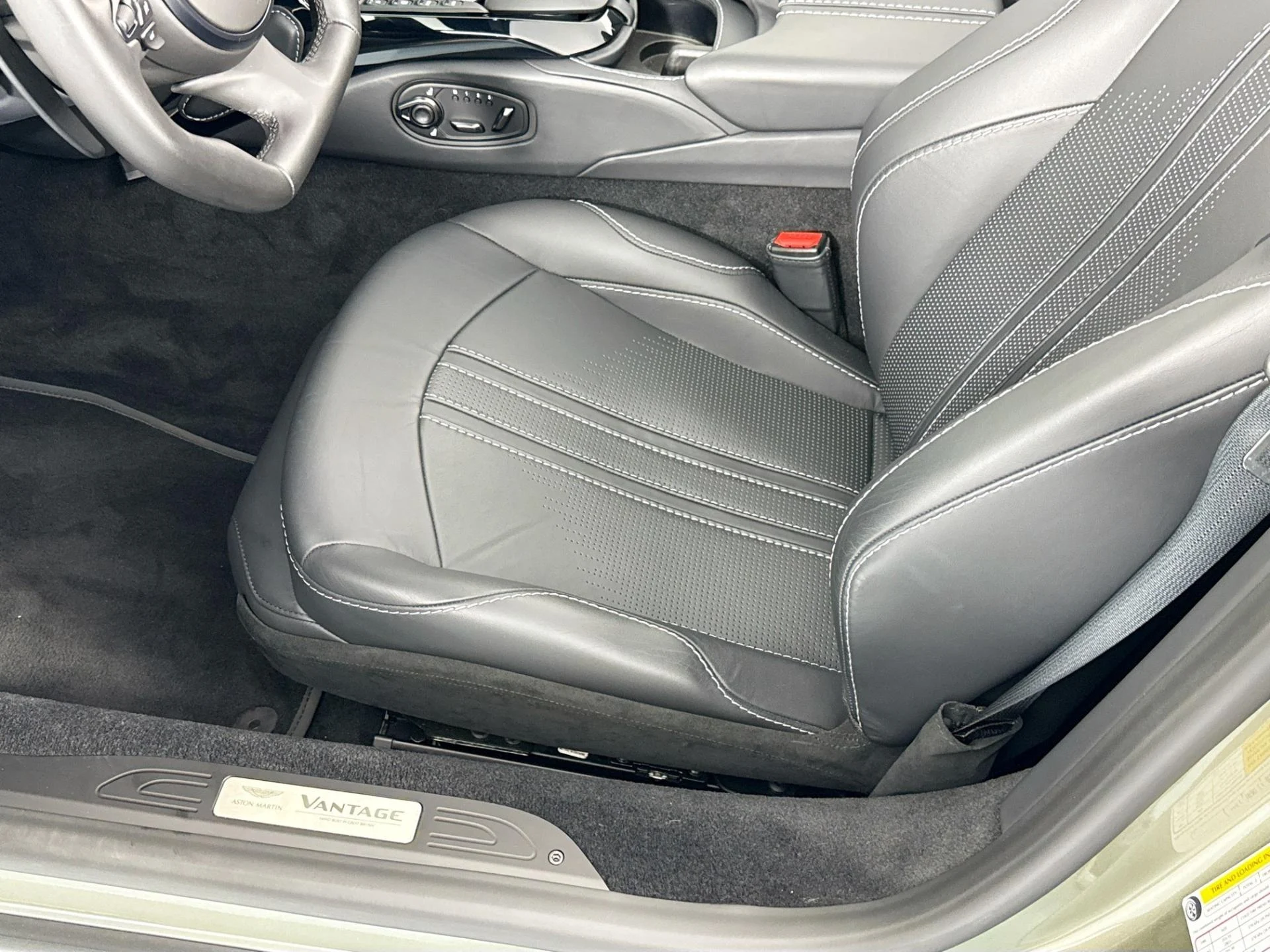 mph019_1504954177_Used_2023_Aston_Martin_Vantage_V8_1783445541_9088f9ebeb