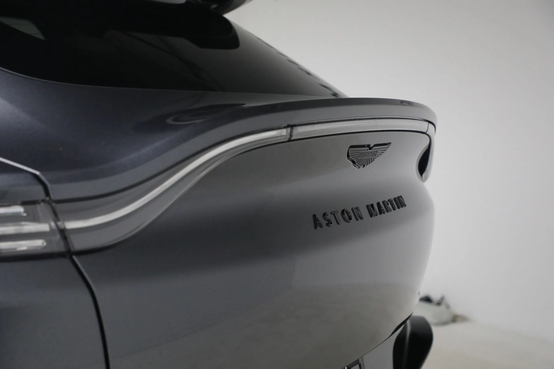 mph019_1518618367_New_2026_Aston_Martin_DBX_S_1775590536_07c9eeb7e4