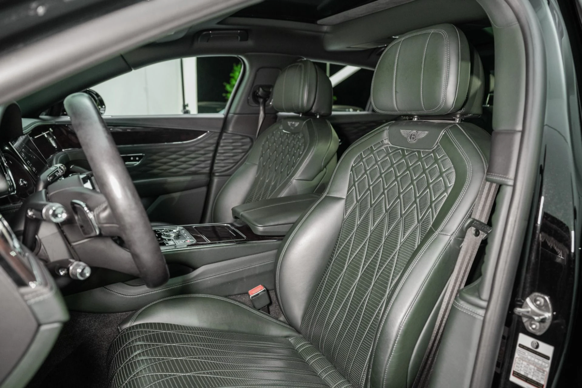 mph019_1530797745_Used_2022_Bentley_Flying_Spur_V8_1761057059_7a9a0fa671