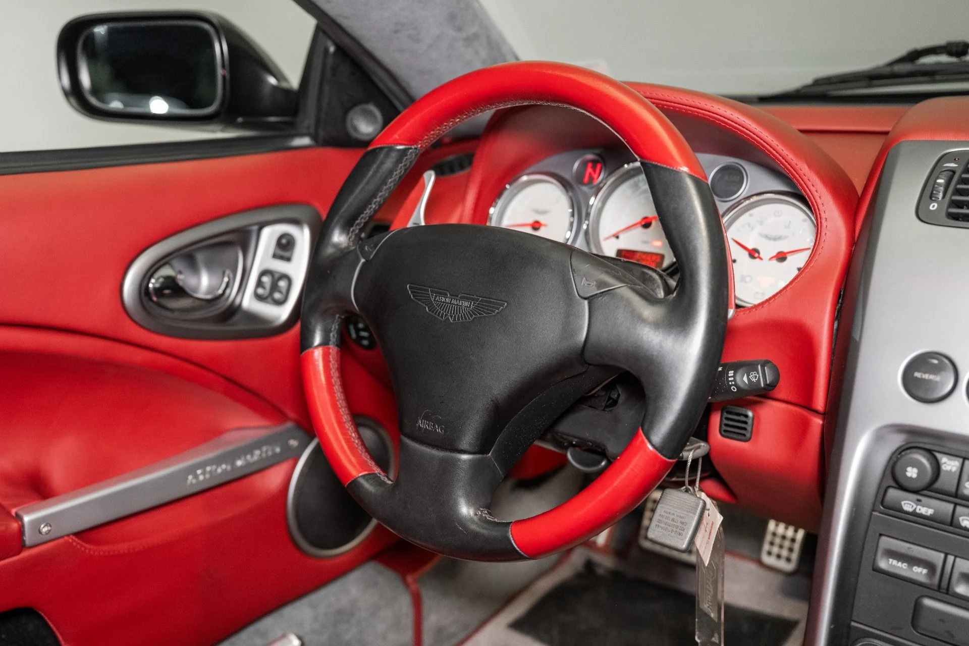mph019_1543030947_Used_2002_Aston_Martin_Vanquish_V12_1750947116_7e9748f6c0