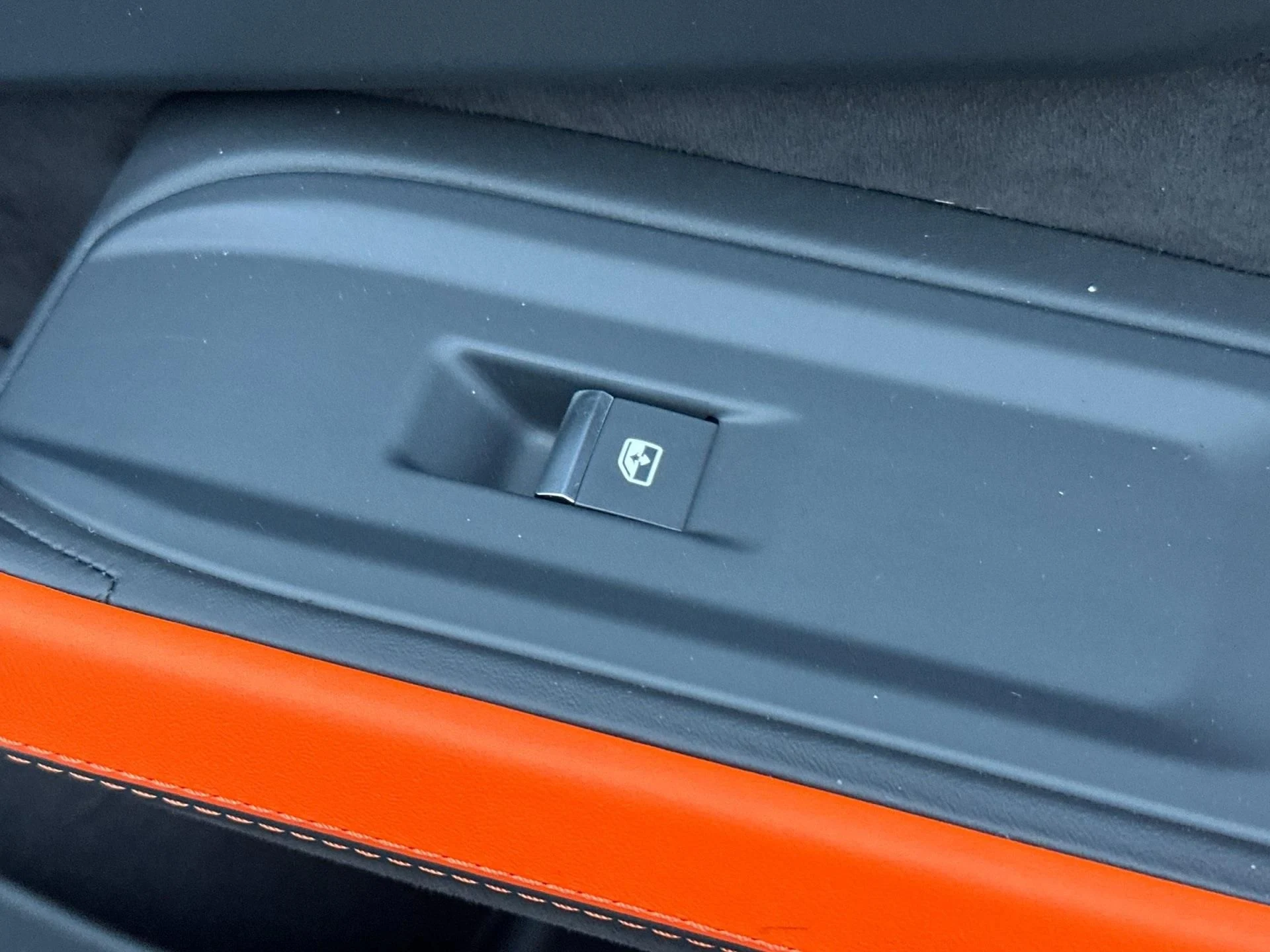 mph019_1560462209_New_2025_Lamborghini_Urus_SE_1766589017_3180b95a53