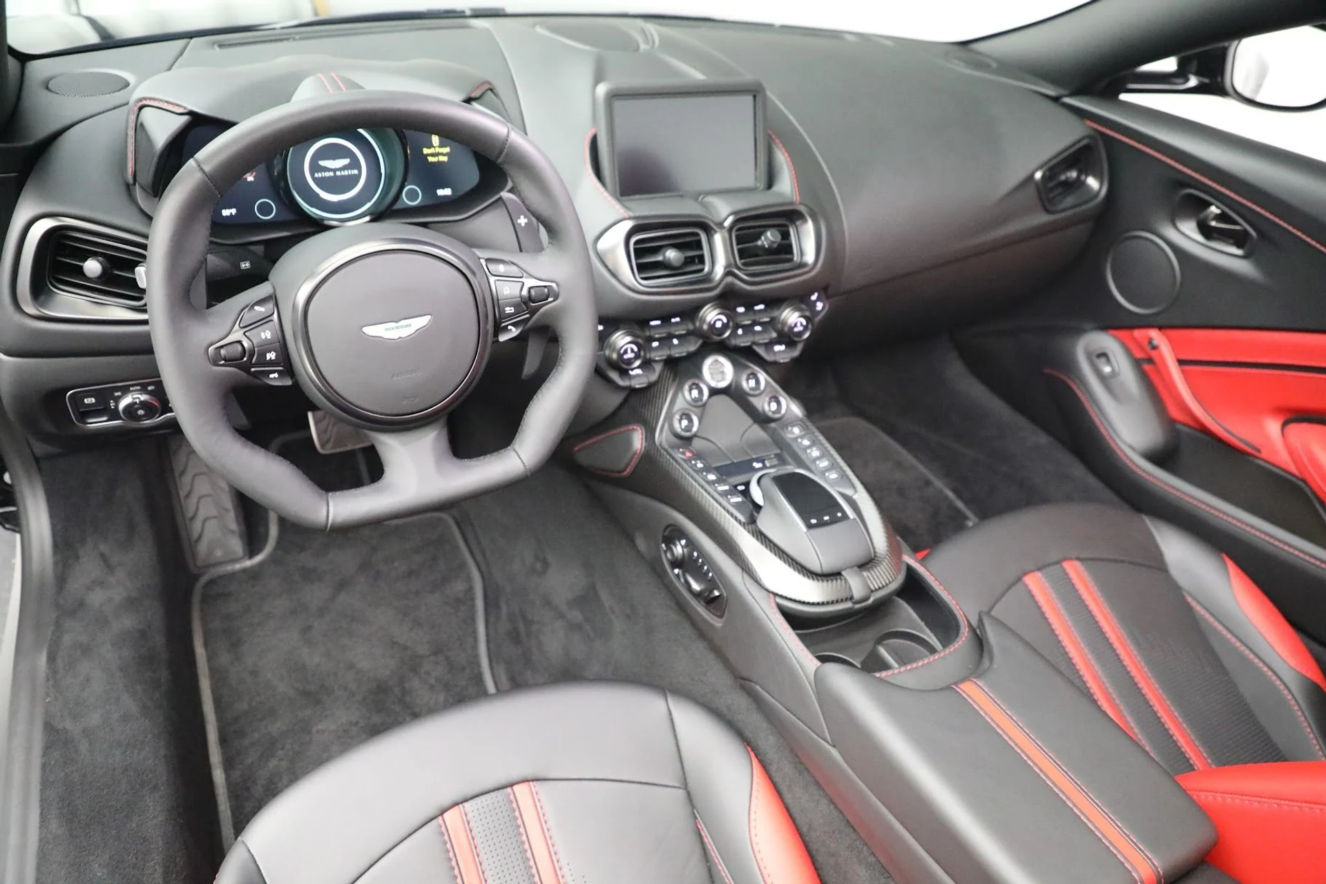 mph019_1564932351_Used_2021_Aston_Martin_Vantage_Roadster_0692858fe6