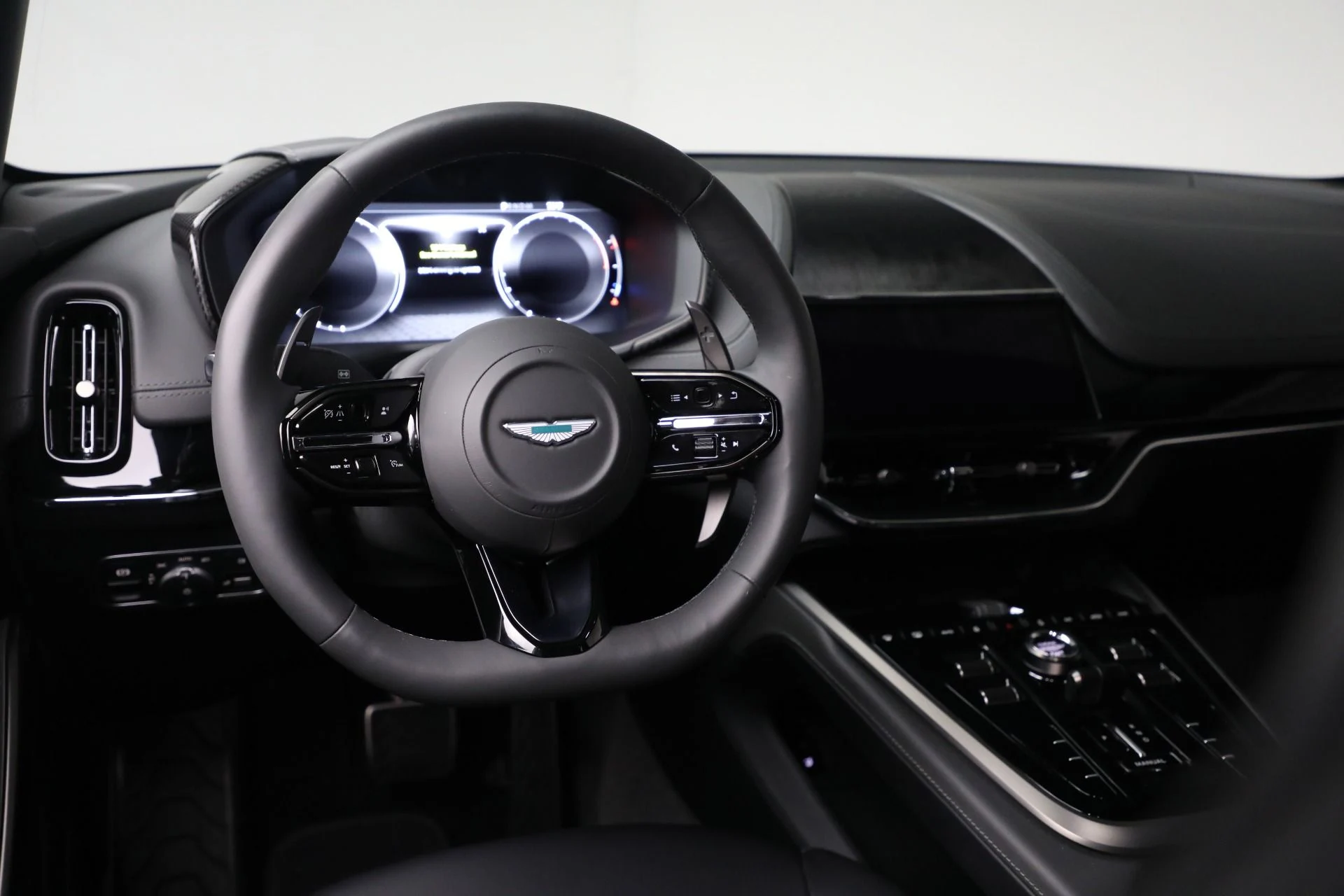 mph019_1569523985_New_2025_Aston_Martin_DBX_707_104e4eb1c5