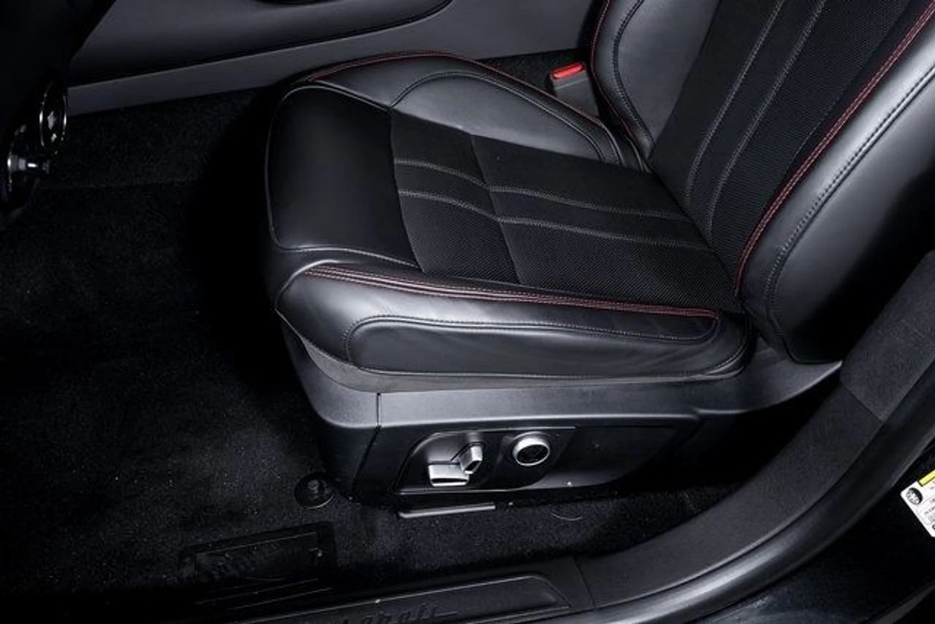 mph019_1582063011_89590ee608d3f58b967e236ee82c3d0fx_08d4b2e174