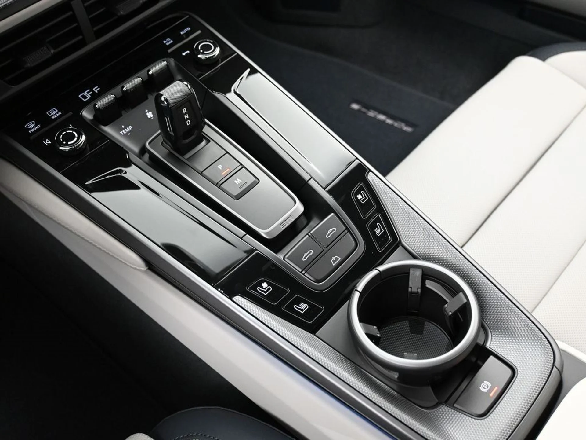 mph019_159090011_7d88e688a9e24b83bc0e15e8b8bace39_d2d4351479