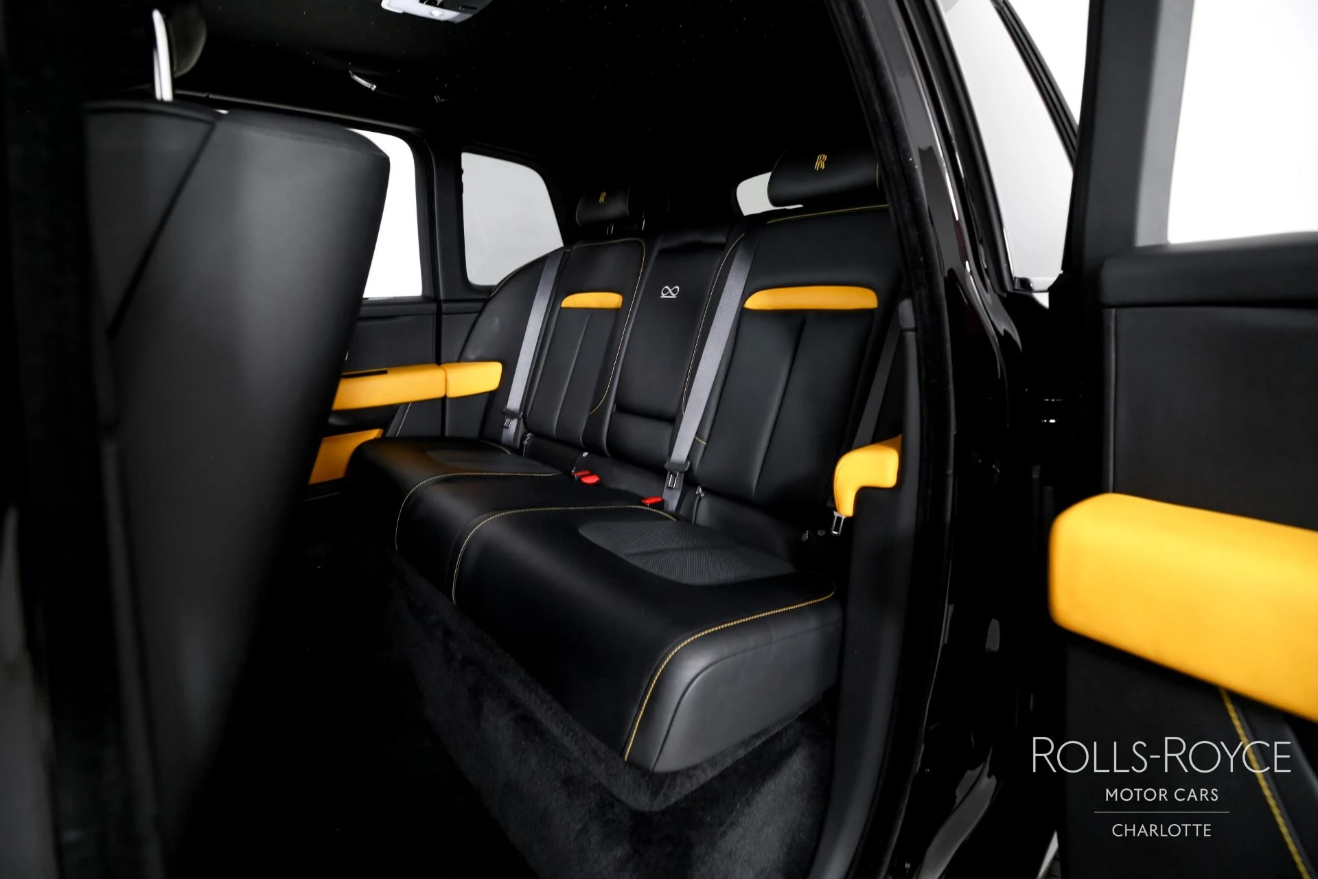 mph019_1594344125_Used_2023_Rolls_Royce_Black_Badge_Cullinan_1767375090_e351511f3f