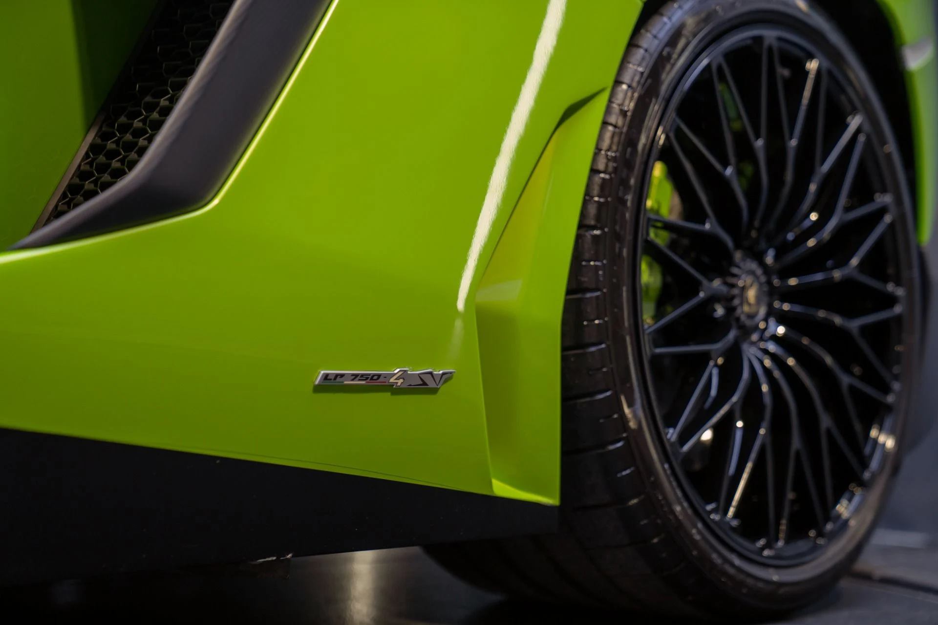mph019_1599093704_Used_2016_Lamborghini_Aventador_LP_750_4_SV_1791299177_18d3a3a582