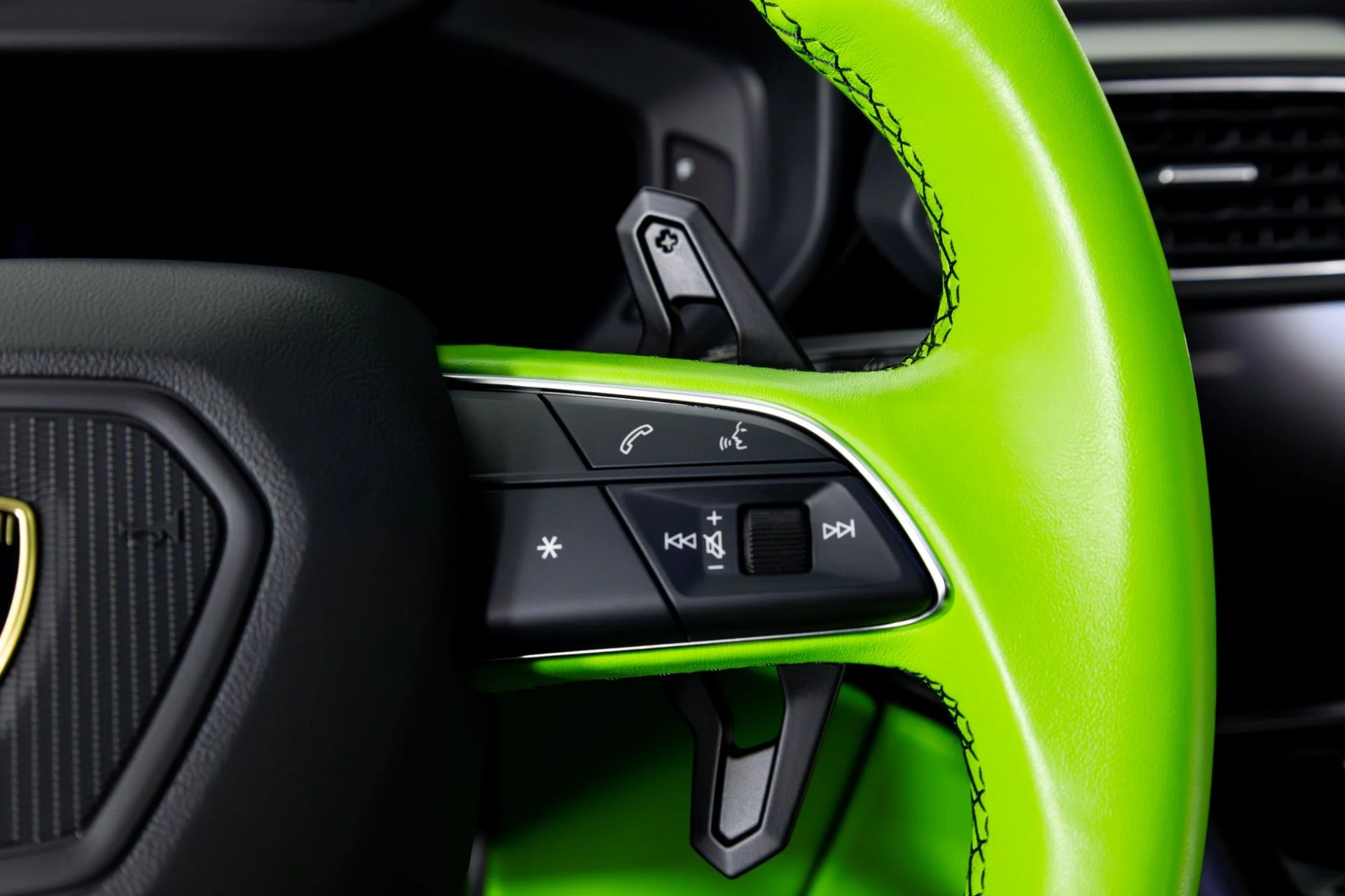 mph019_1600959663_Used_2023_Lamborghini_Urus_S_1769555052_87d4f6cb4a