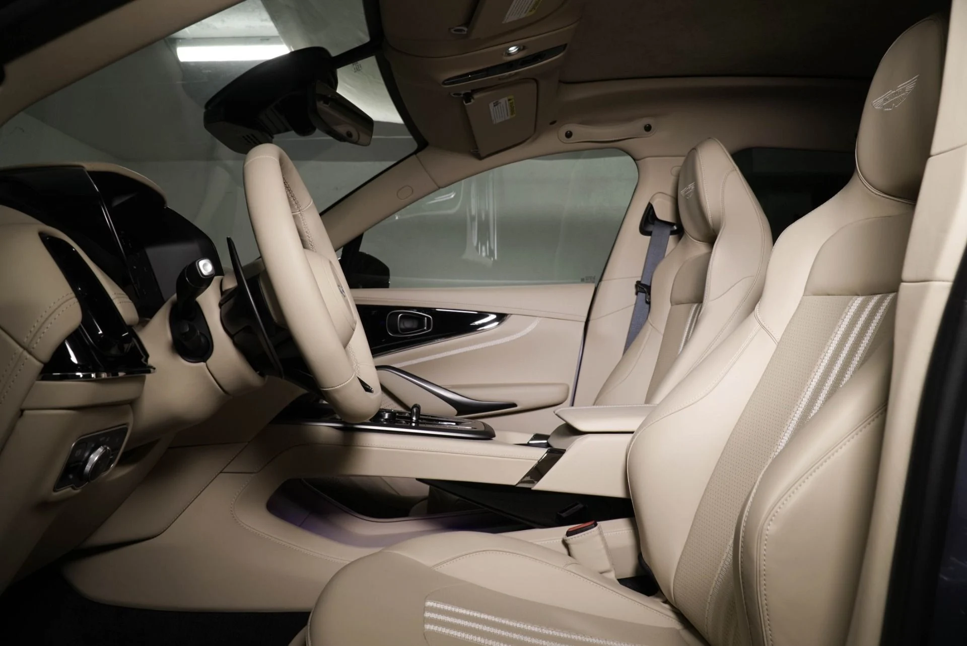 mph019_1608185612_New_2026_Aston_Martin_DBX_707_1765563110_0416dde9ff
