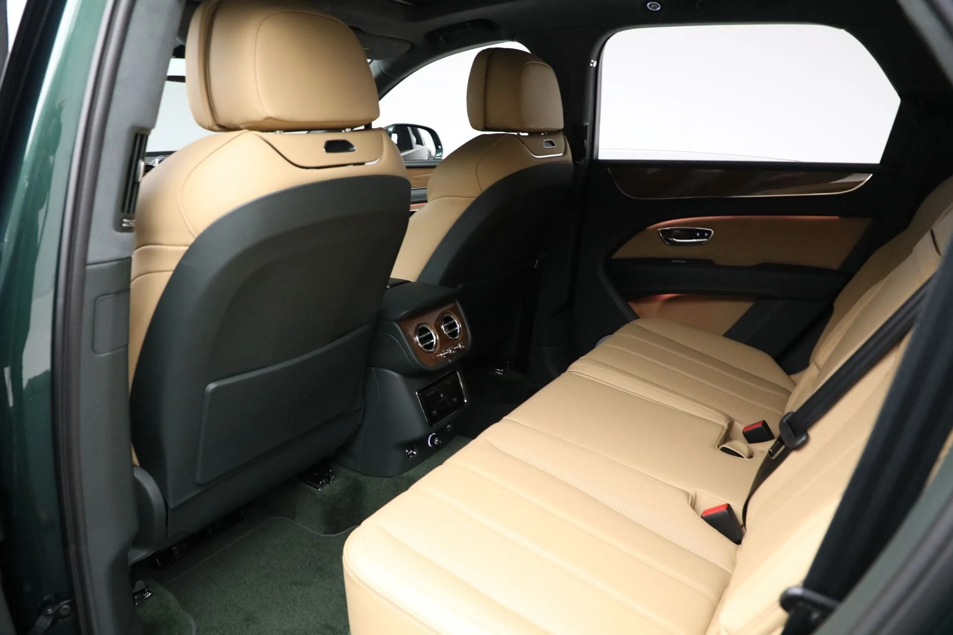 mph019_1620332927_New_2025_Bentley_Bentayga_V8_72c94db7c7