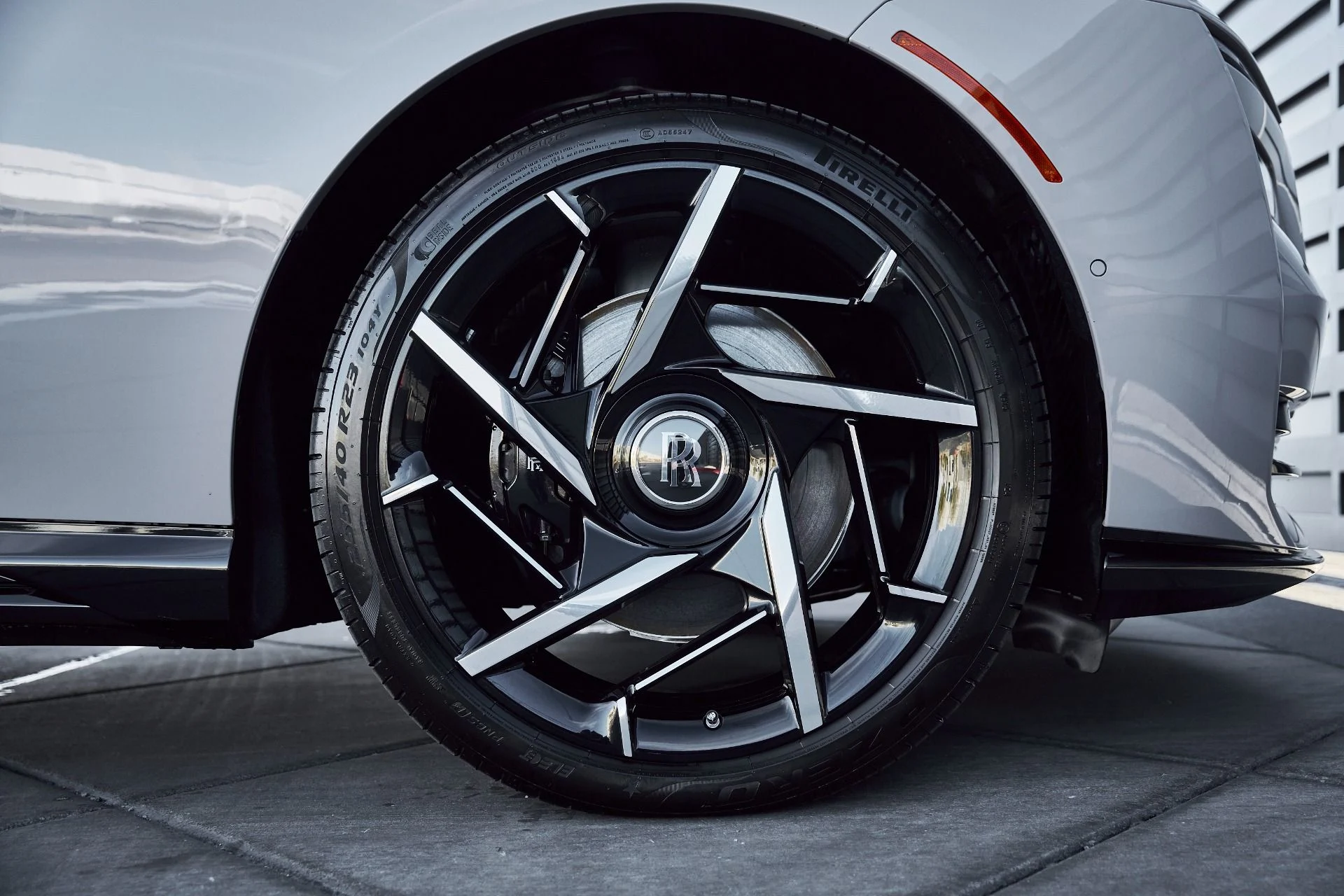 mph019_1624253371_Used_2025_Rolls_Royce_Spectre_BLACK_BADGE_1769482346_9b87ee96a2