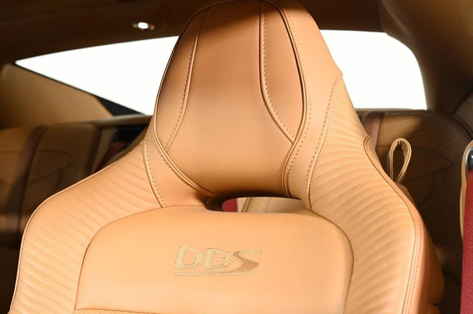 mph019_162448926_used_2023_aston_martin_dbs_ultimate_11350_22943347_19_1024_844ba32c59