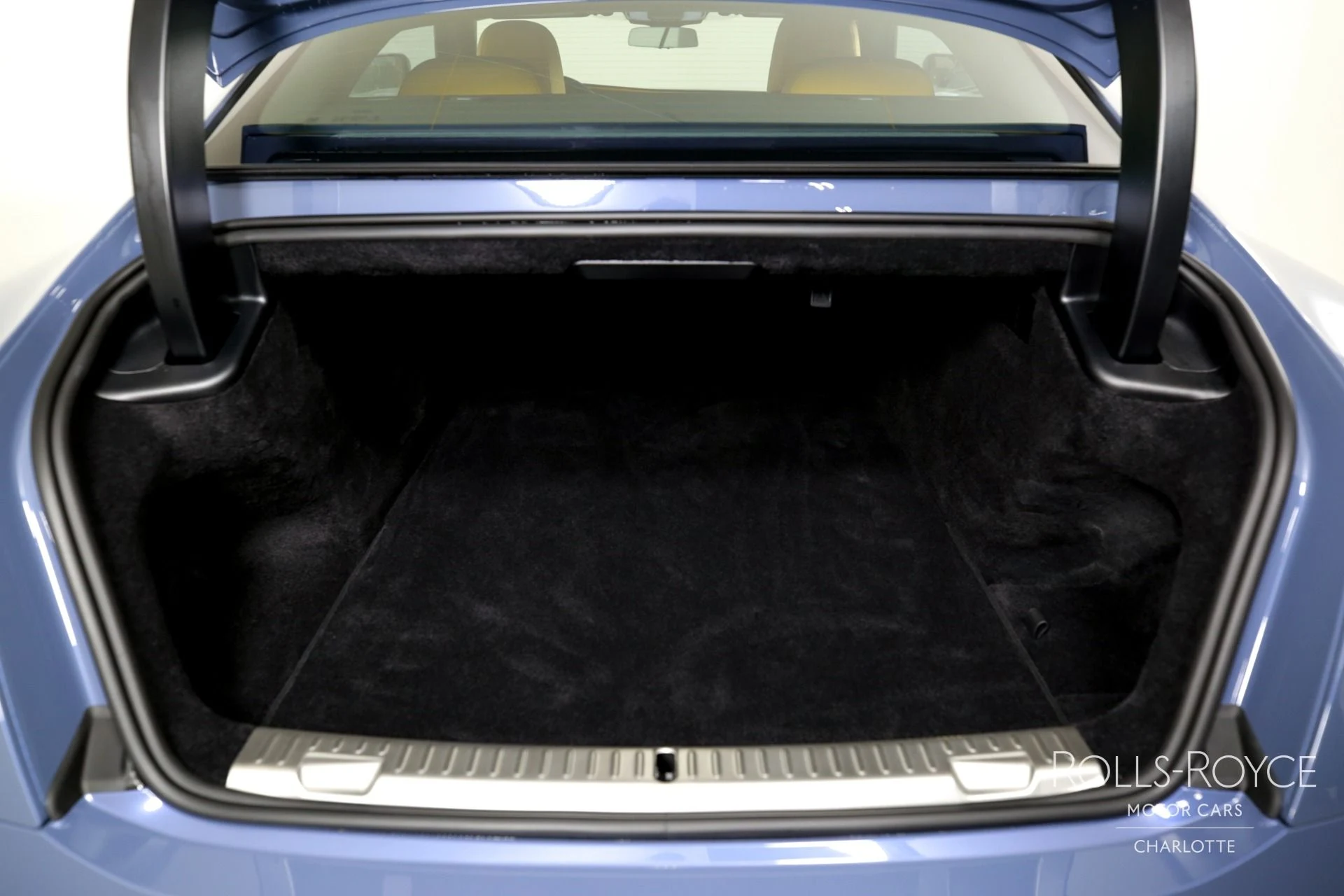 mph019_1626662019_Used_2024_Rolls_Royce_Spectre_1744735773_5268af593b