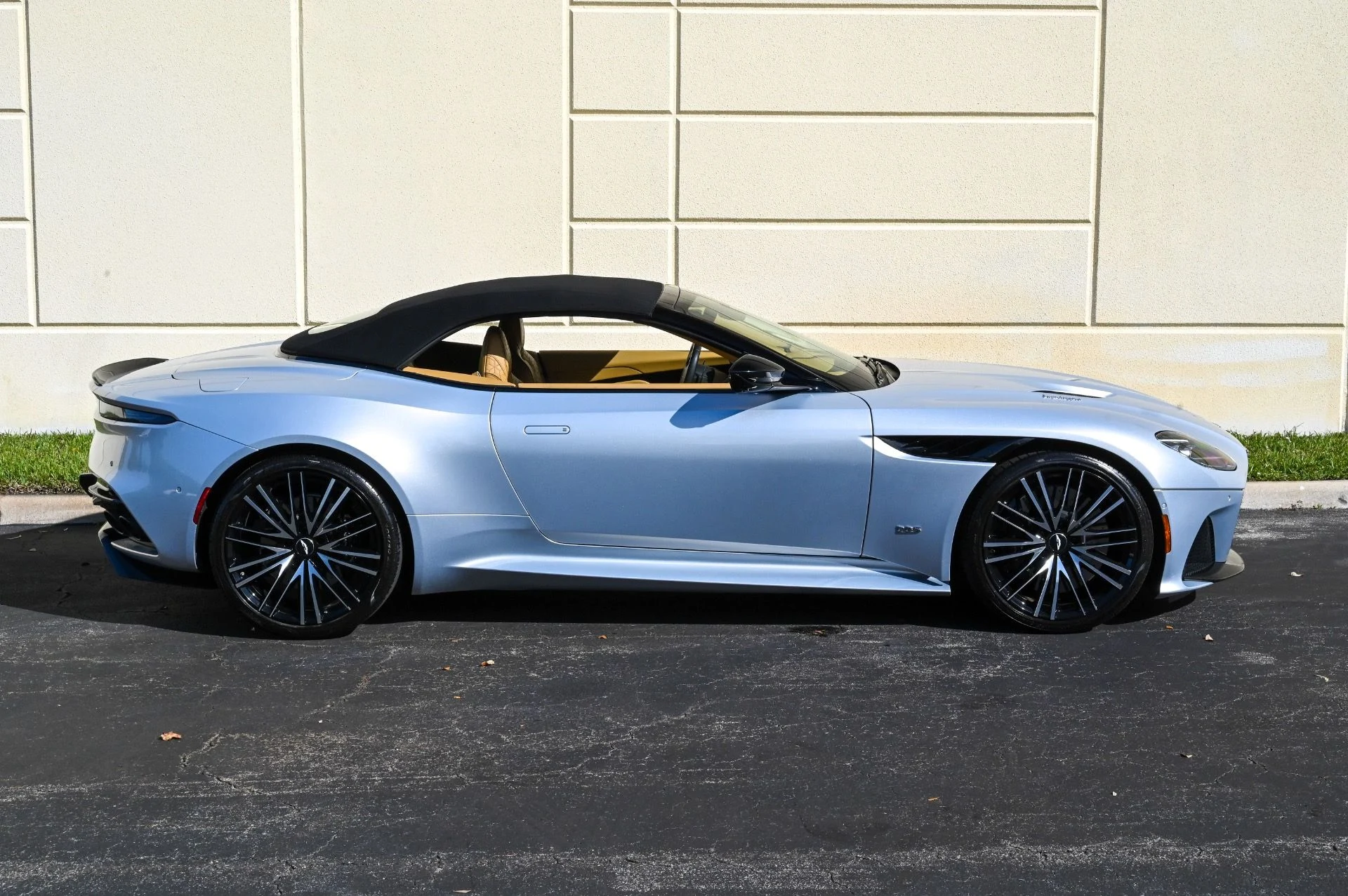mph019_1640618670_Used_2020_Aston_Martin_DBS_Superleggera_1708981970_191e327826