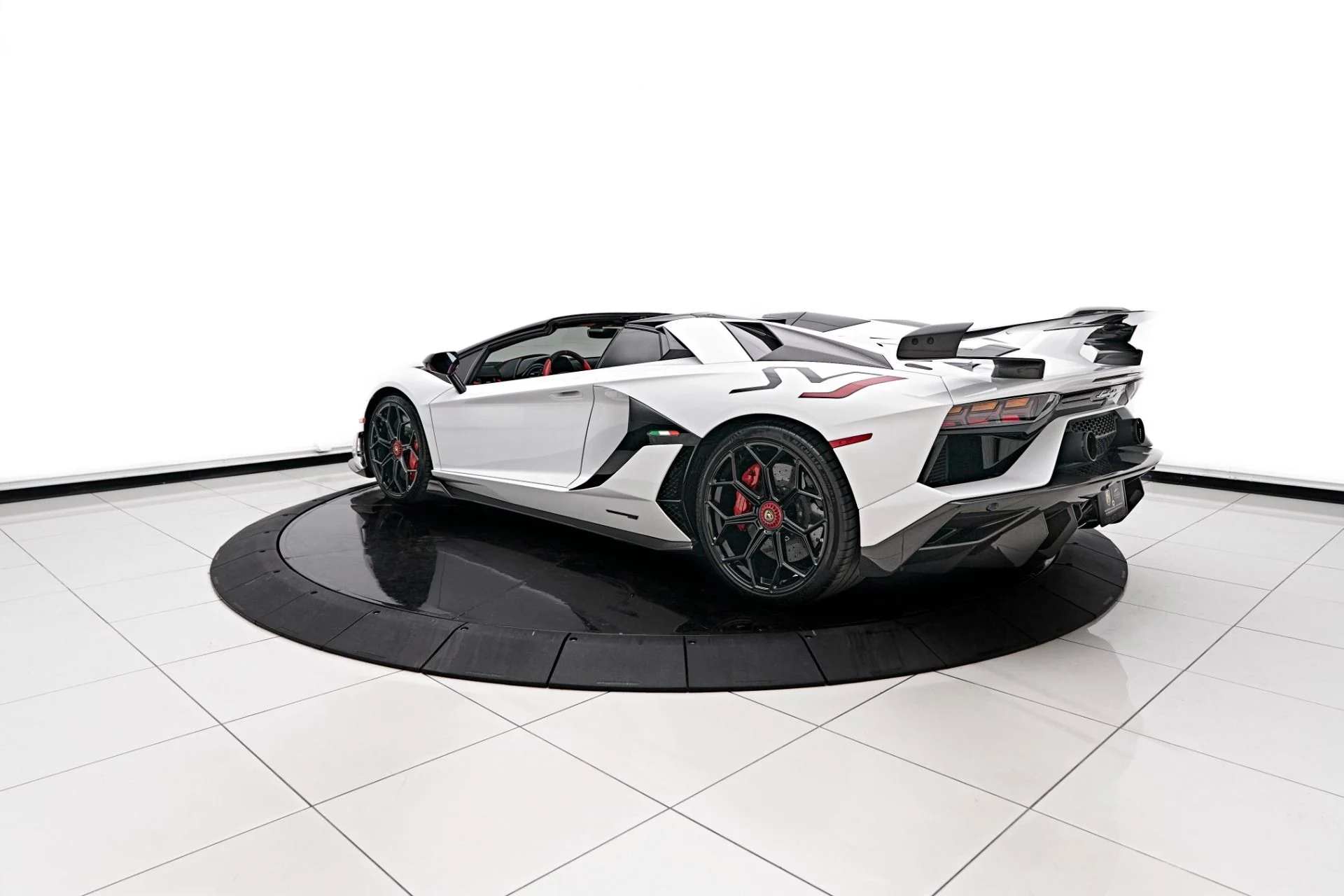 mph019_1656471020_Used_2021_Lamborghini_Aventador_SVJ_Base_1722739728_8edb707706