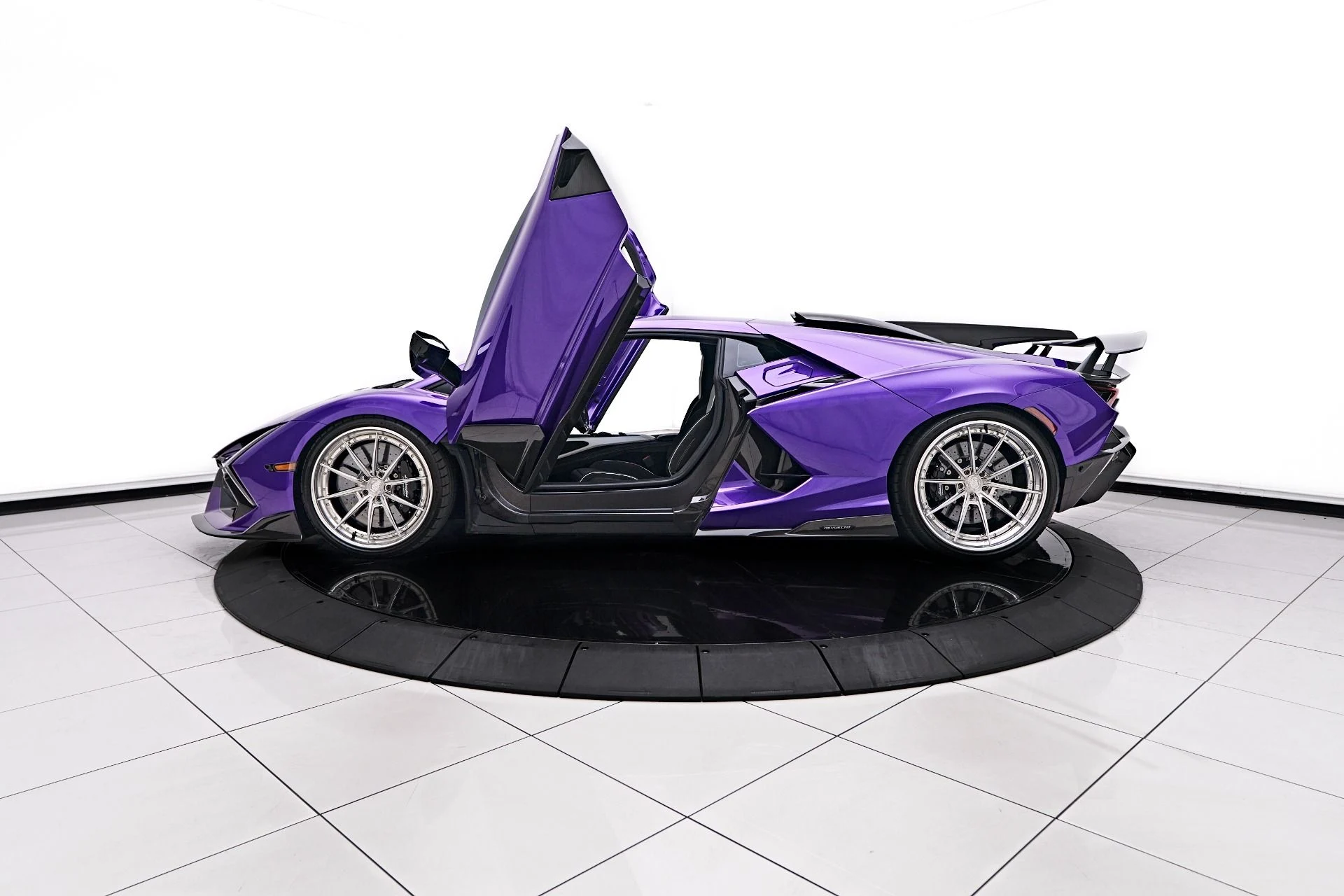 mph019_1662320866_Used_2024_Lamborghini_Revuelto_Base_1756862221_9ad29d87fc