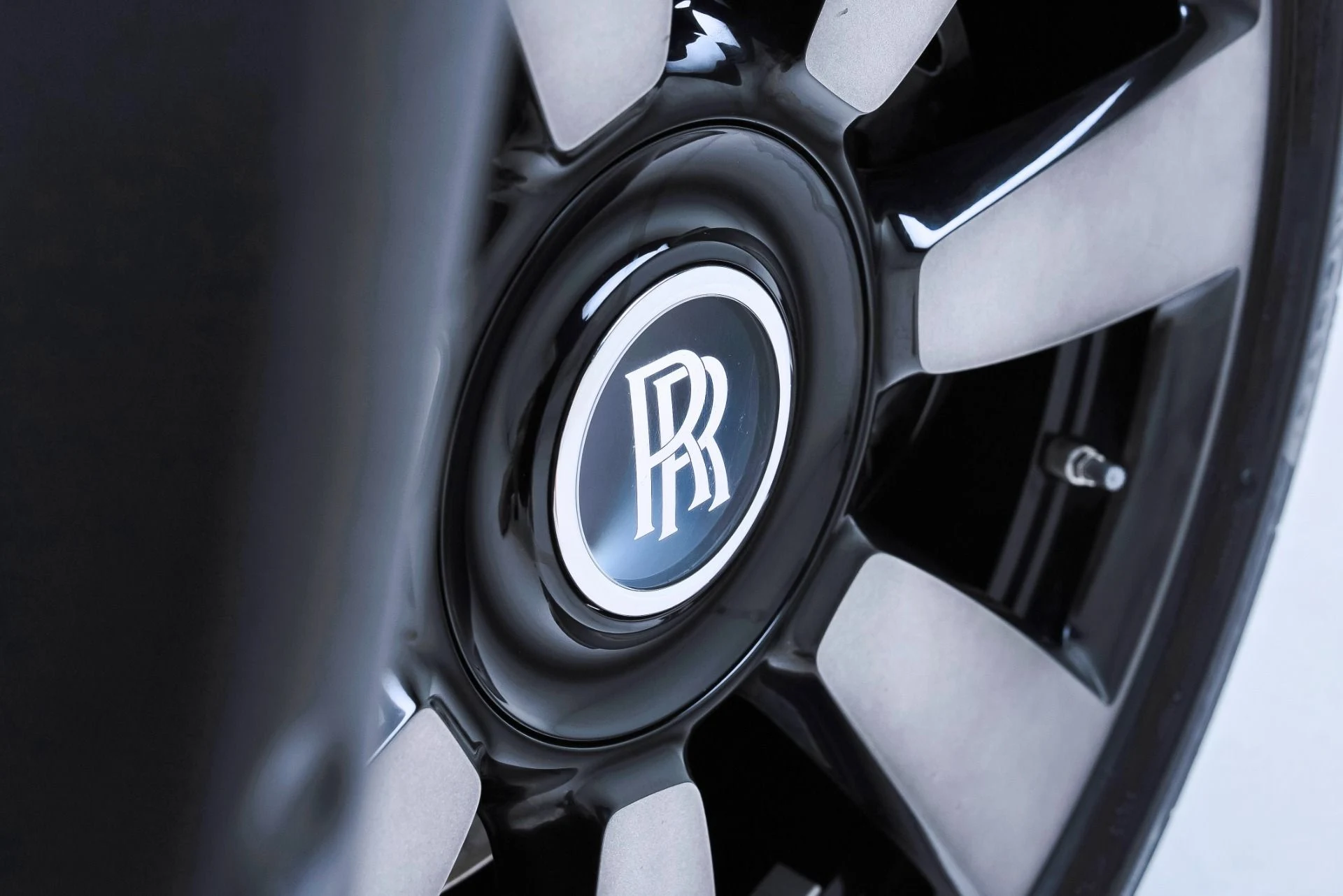 mph019_1666129192_Used_2022_Rolls_Royce_Cullinan_1779297004_4314af62c6
