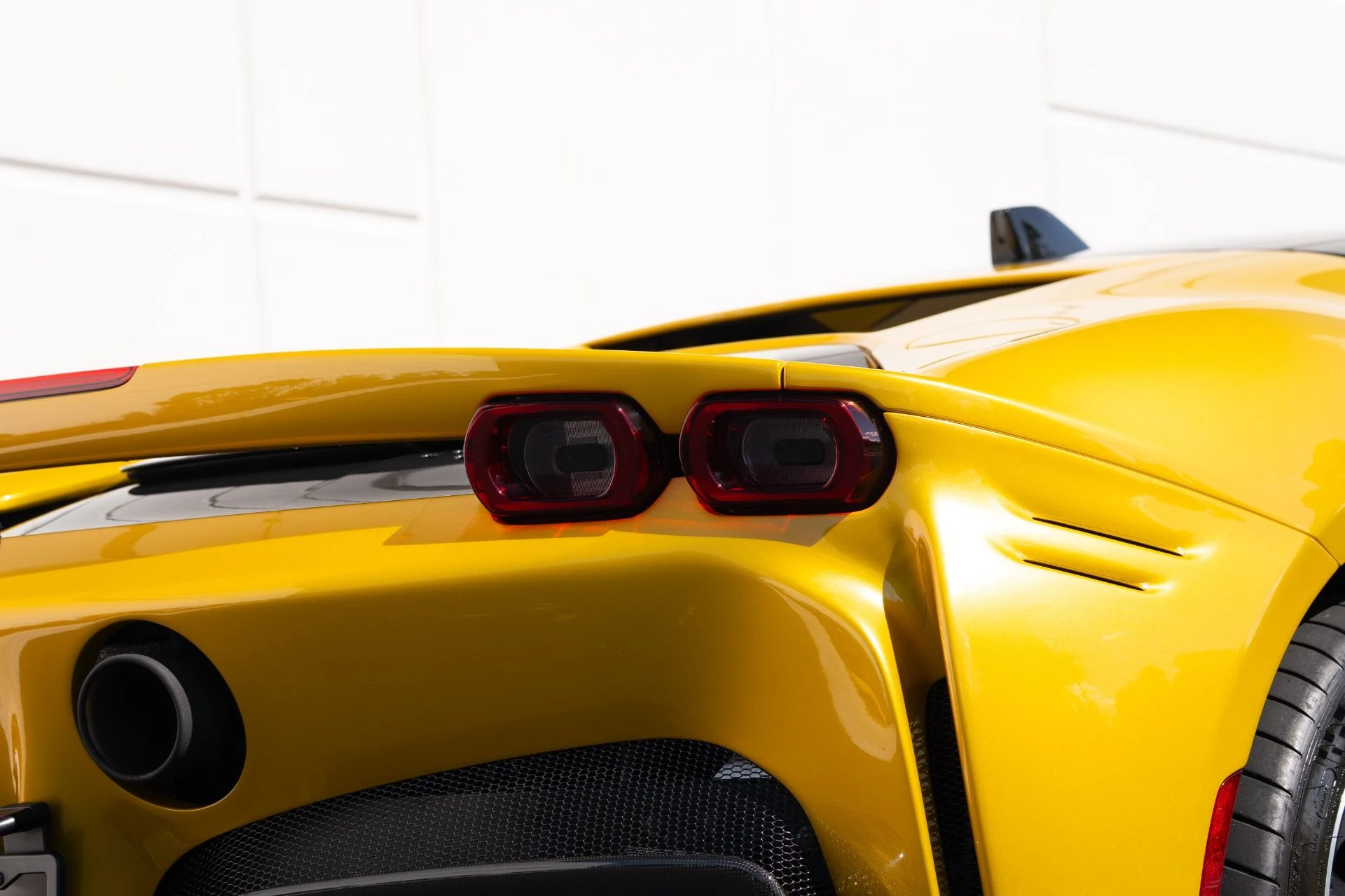 mph019_1697080941_Used_2023_Ferrari_SF_90_Stradale_1780886537_2b50103a84