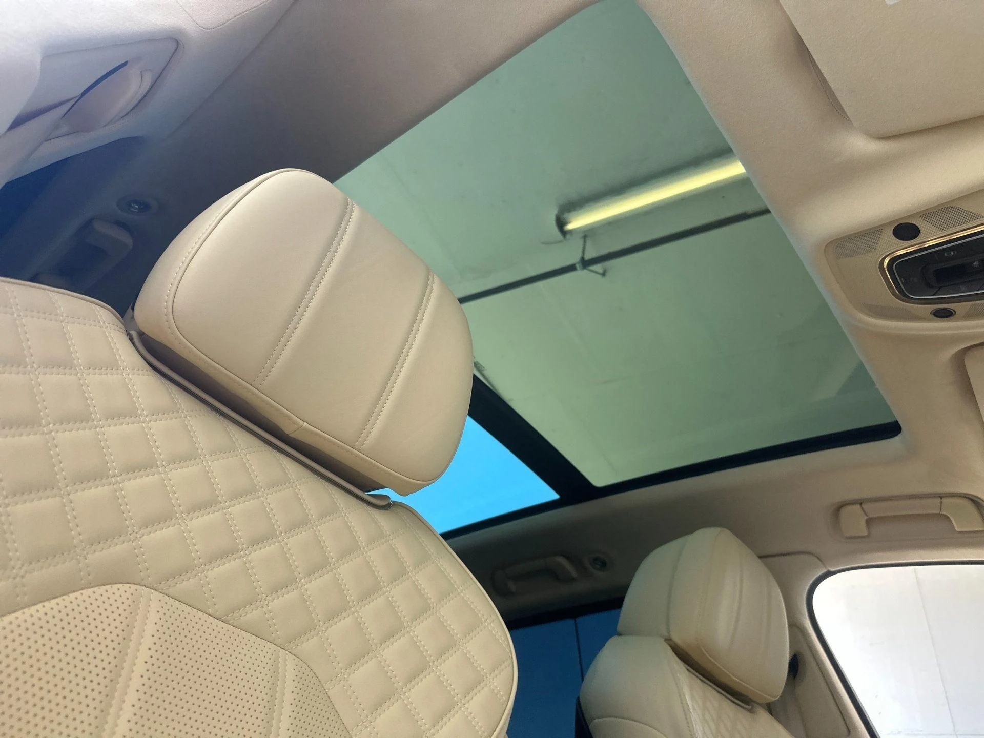 mph019_1707500727_Used_2023_Bentley_Bentayga_Azure_1782290863_fe75f262de