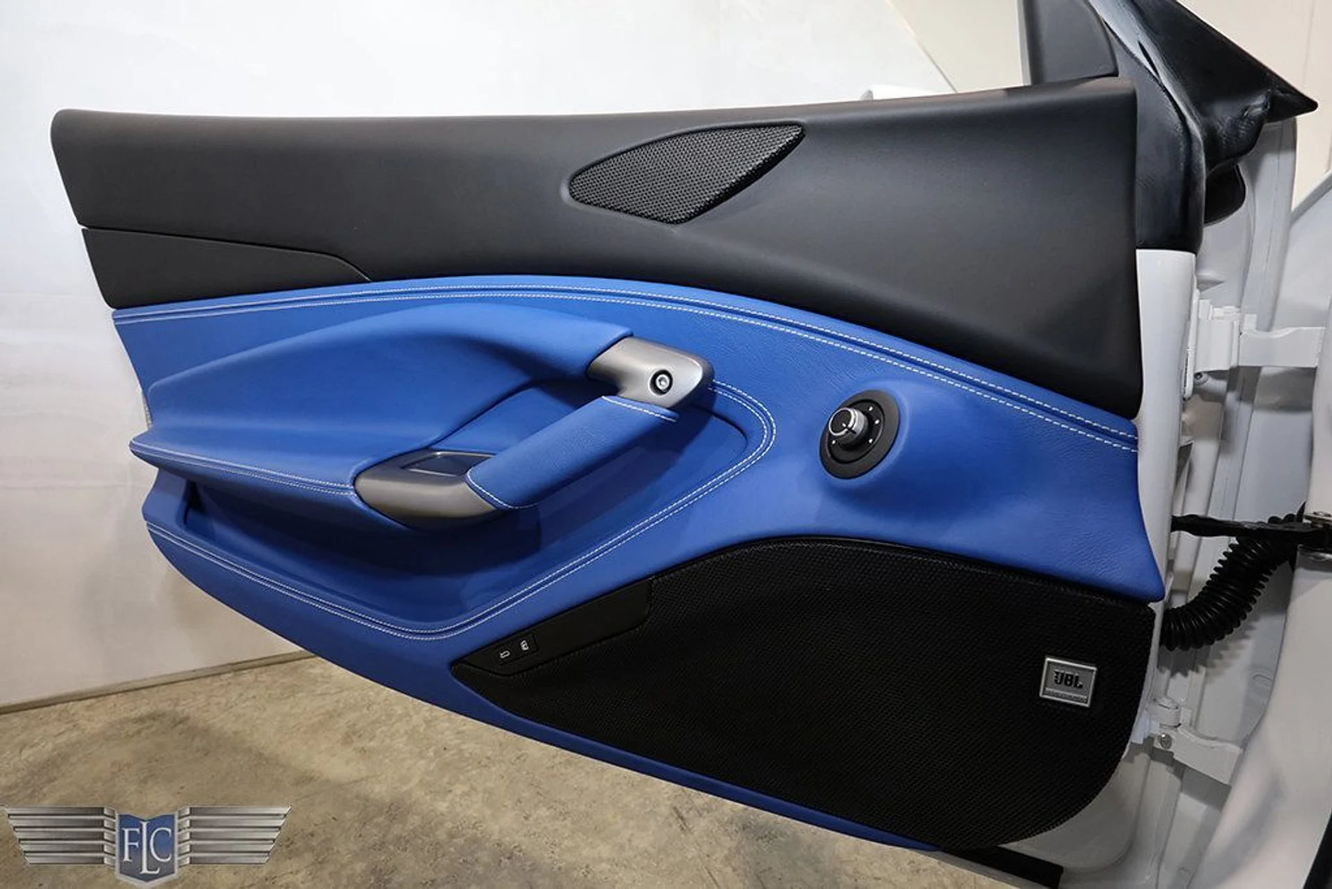 mph019_1719819644_used_2023_ferrari_f8_spider_convertible_9689_22976410_20_1024_a635c5c8b3