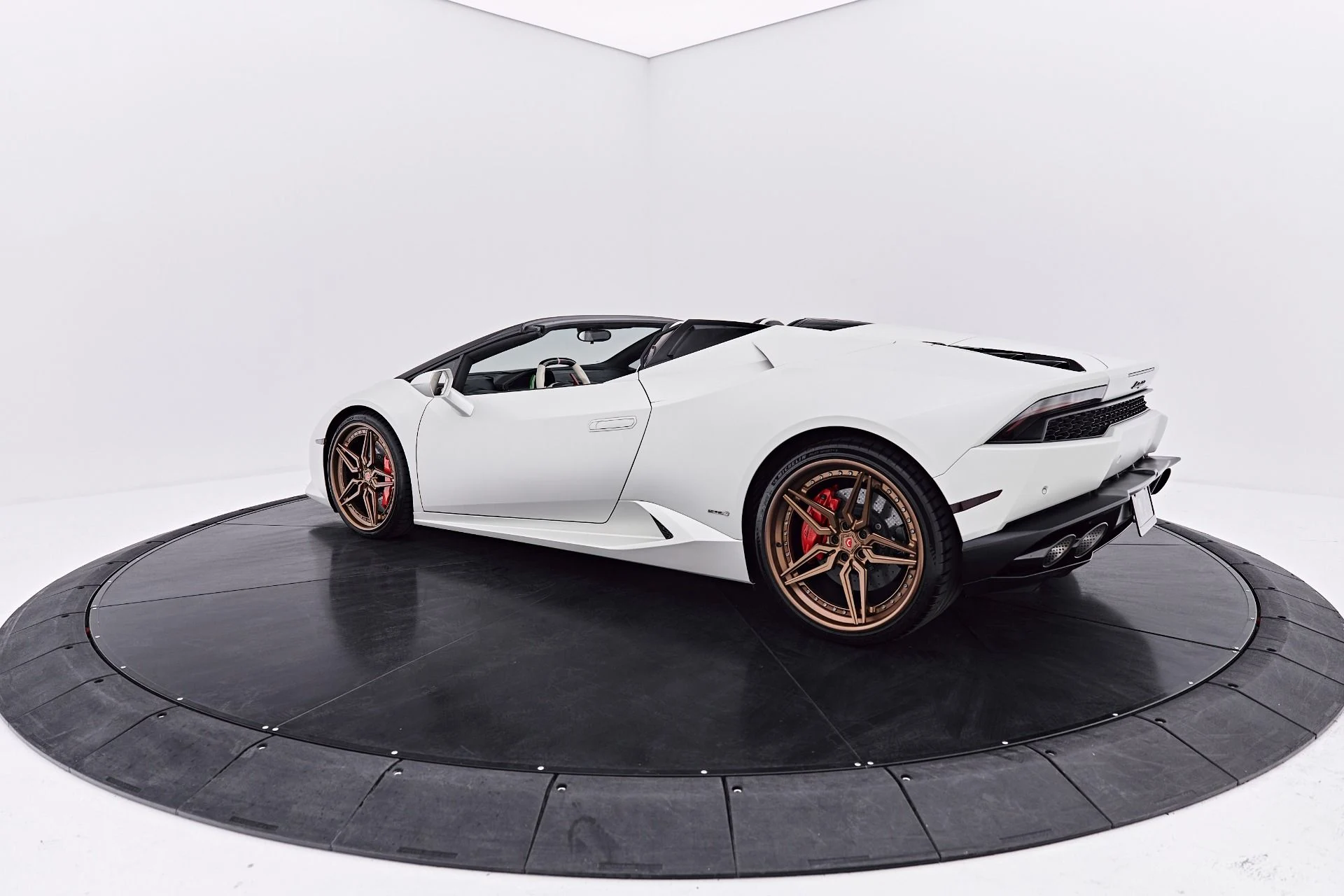 mph019_1722744243_Used_2017_Lamborghini_Huracan_1786741679_4ec90514ca