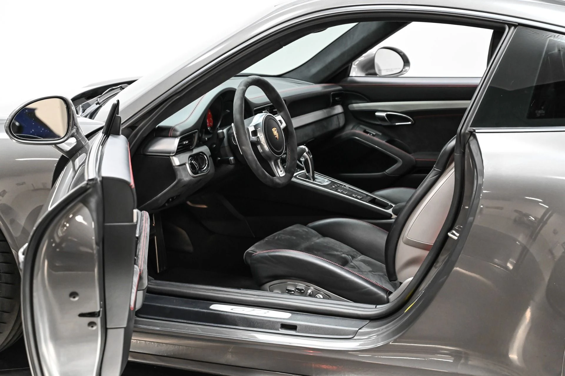 mph019_1726563567_Used_2015_Porsche_911_GT_3_1749853889_e48e6505a6