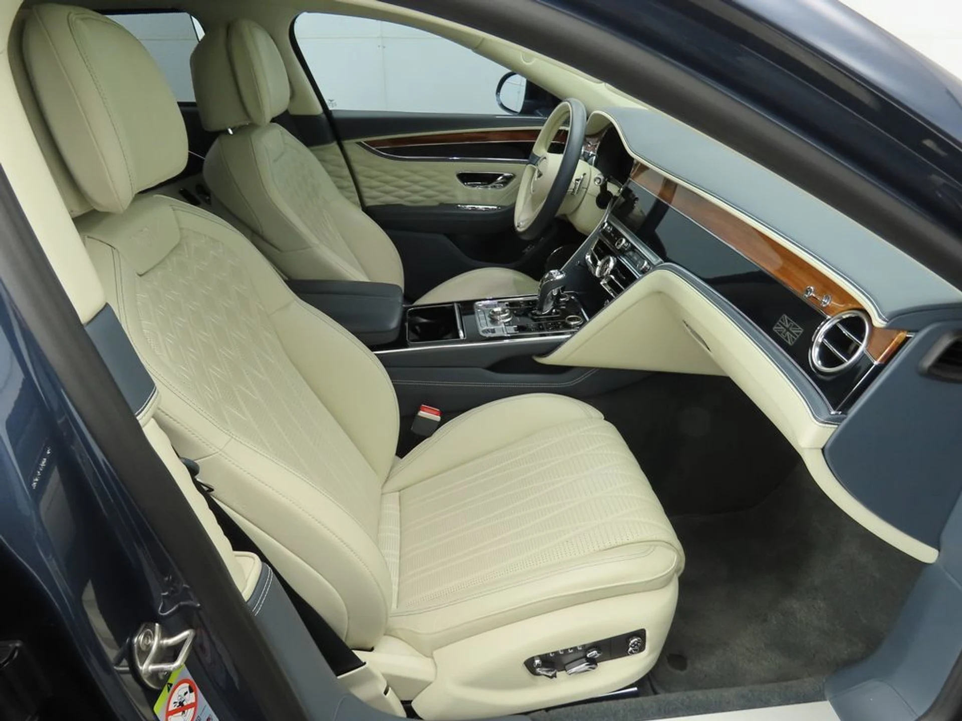 mph019_1732582244_used_2020_bentley_flying_spur_w12sedan_8119_22964614_20_1024_6ef34eb2cb