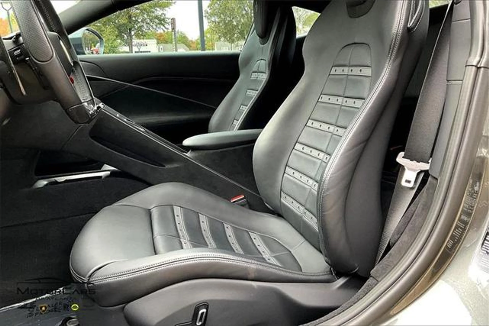 mph019_1733103248_P_n8_US_08_Ca_Fjchv_H3_Uv_HRJ_Isw_Is_3e955ed00c